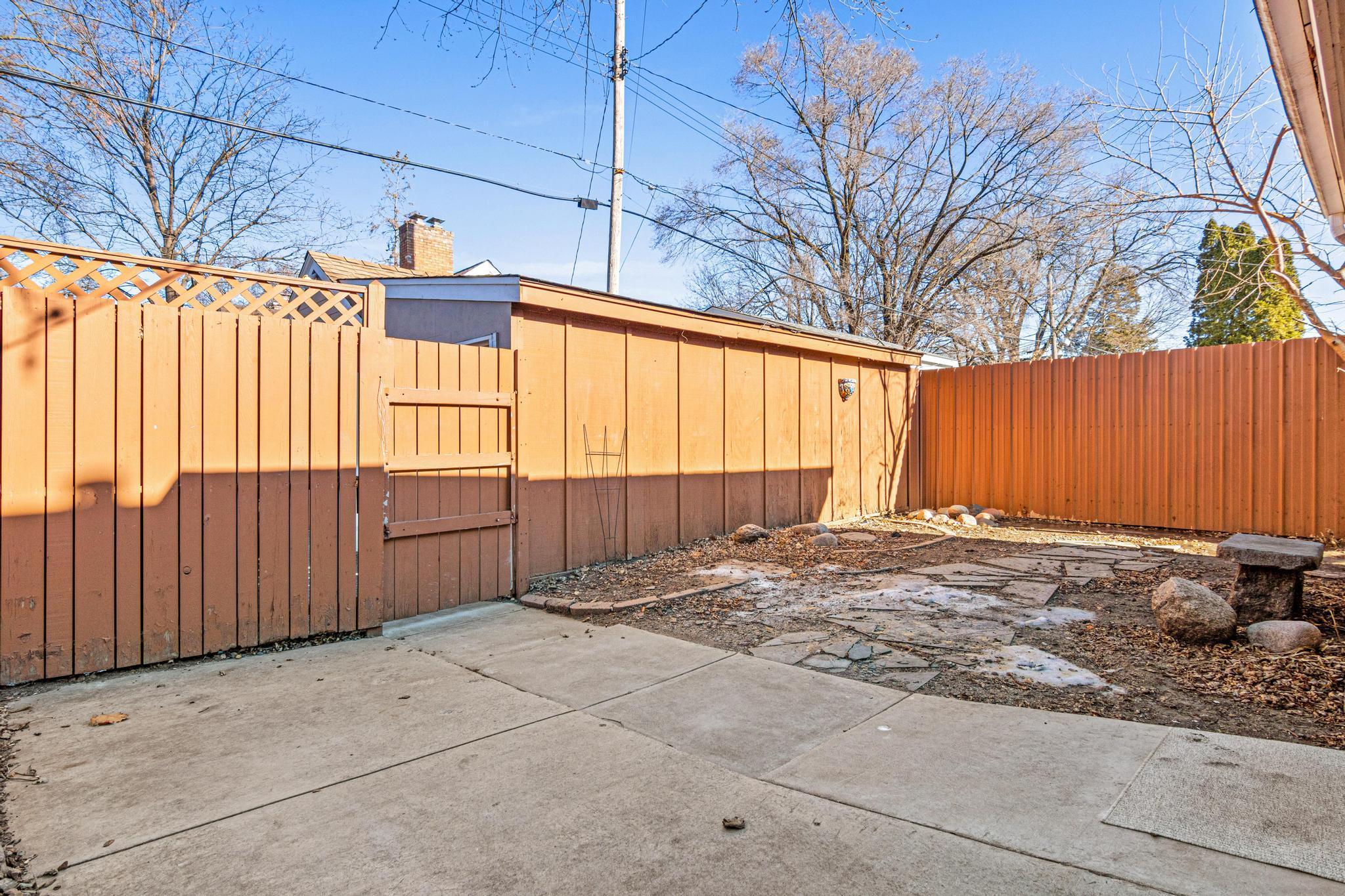 main property photo 25