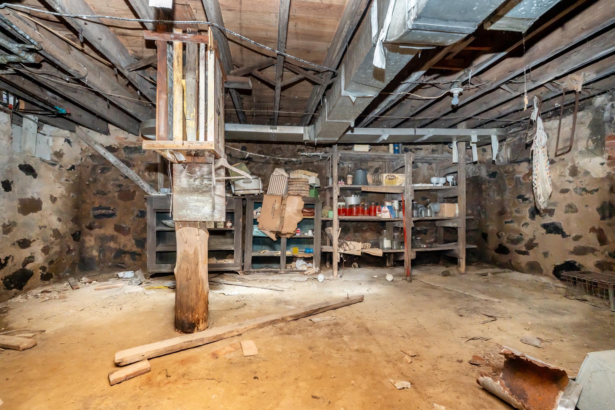 main property photo 37