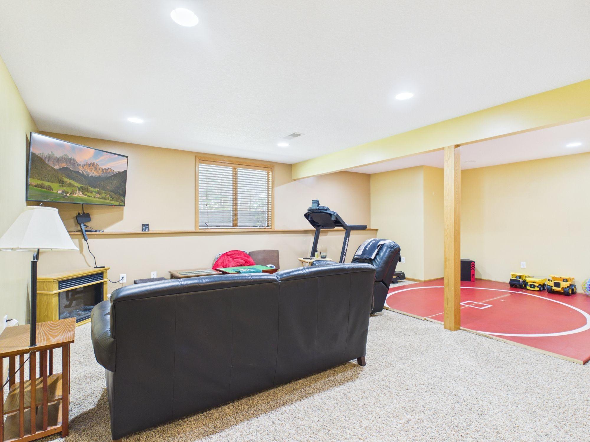 main property photo 23