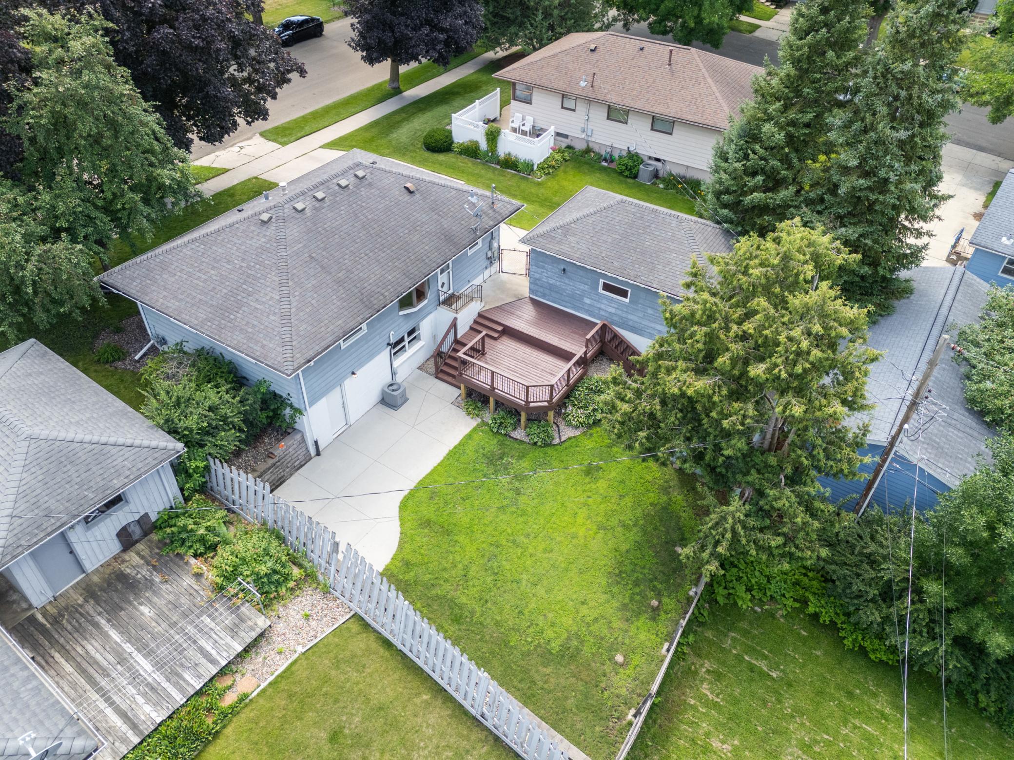main property photo 32
