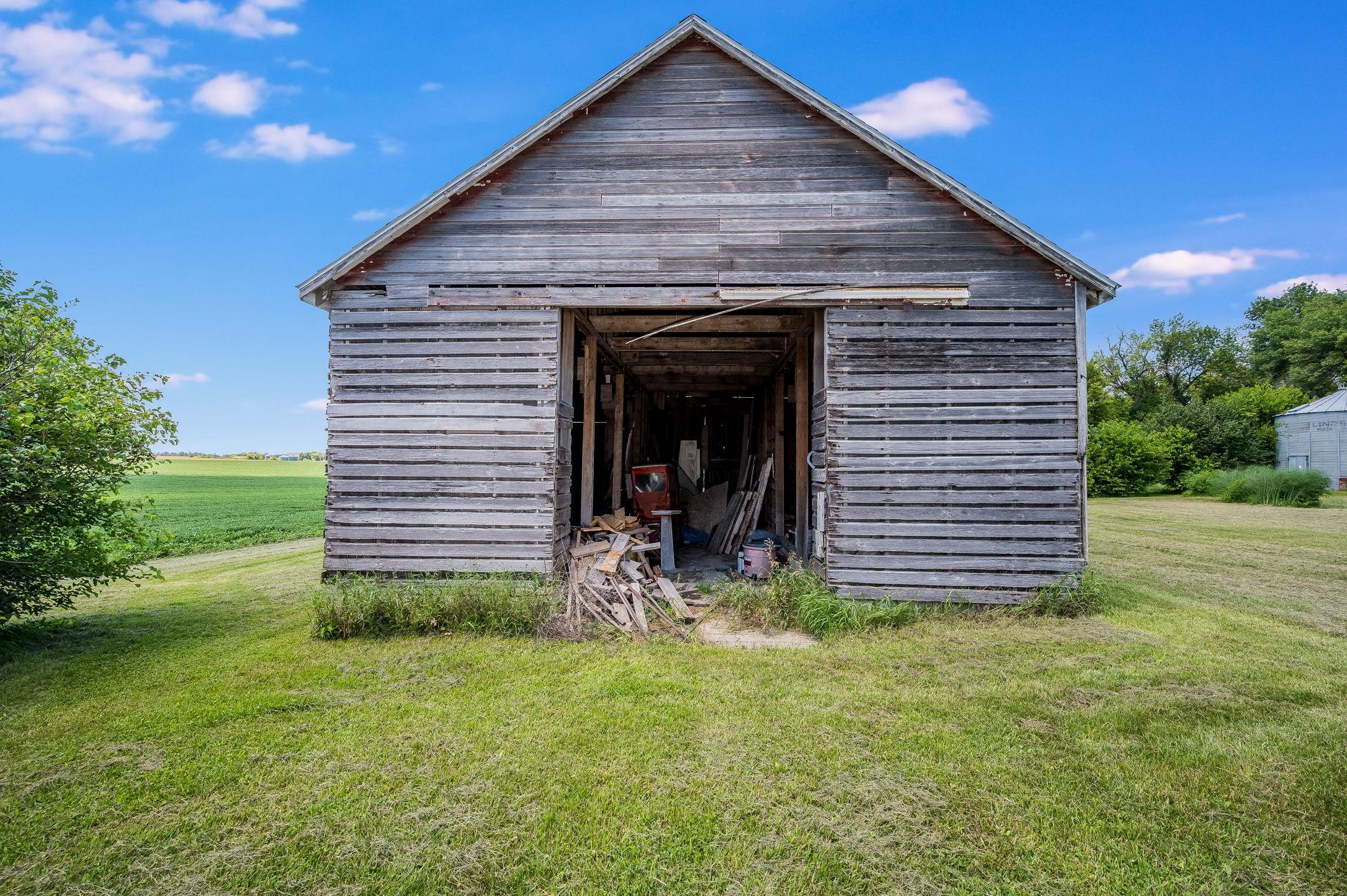 main property photo 33