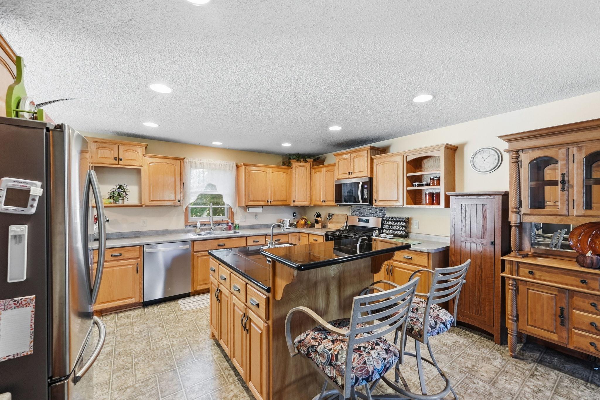 main property photo 16