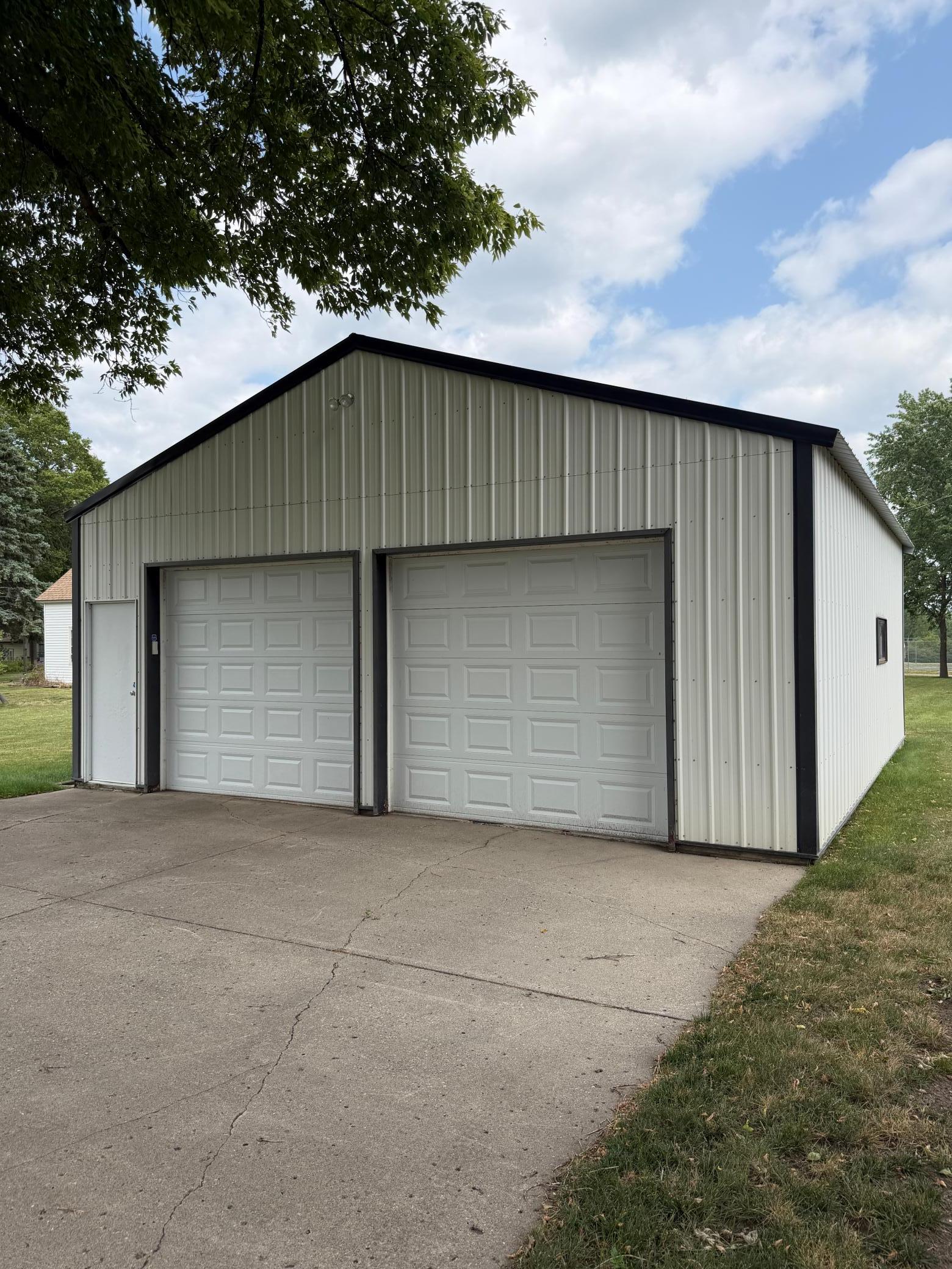 main property photo 26