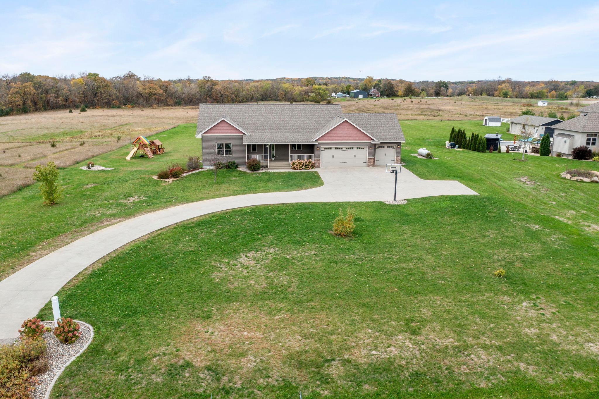 main property photo 3