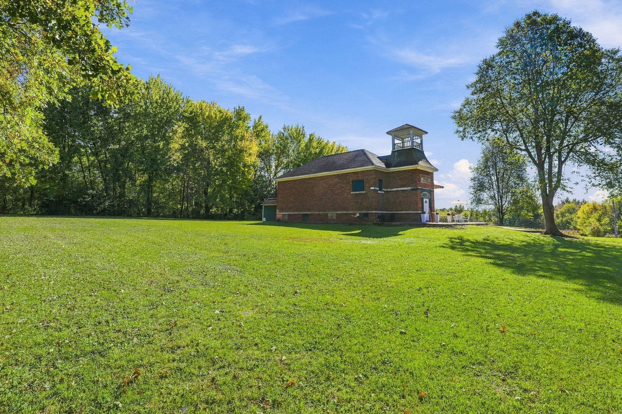 main property photo 10