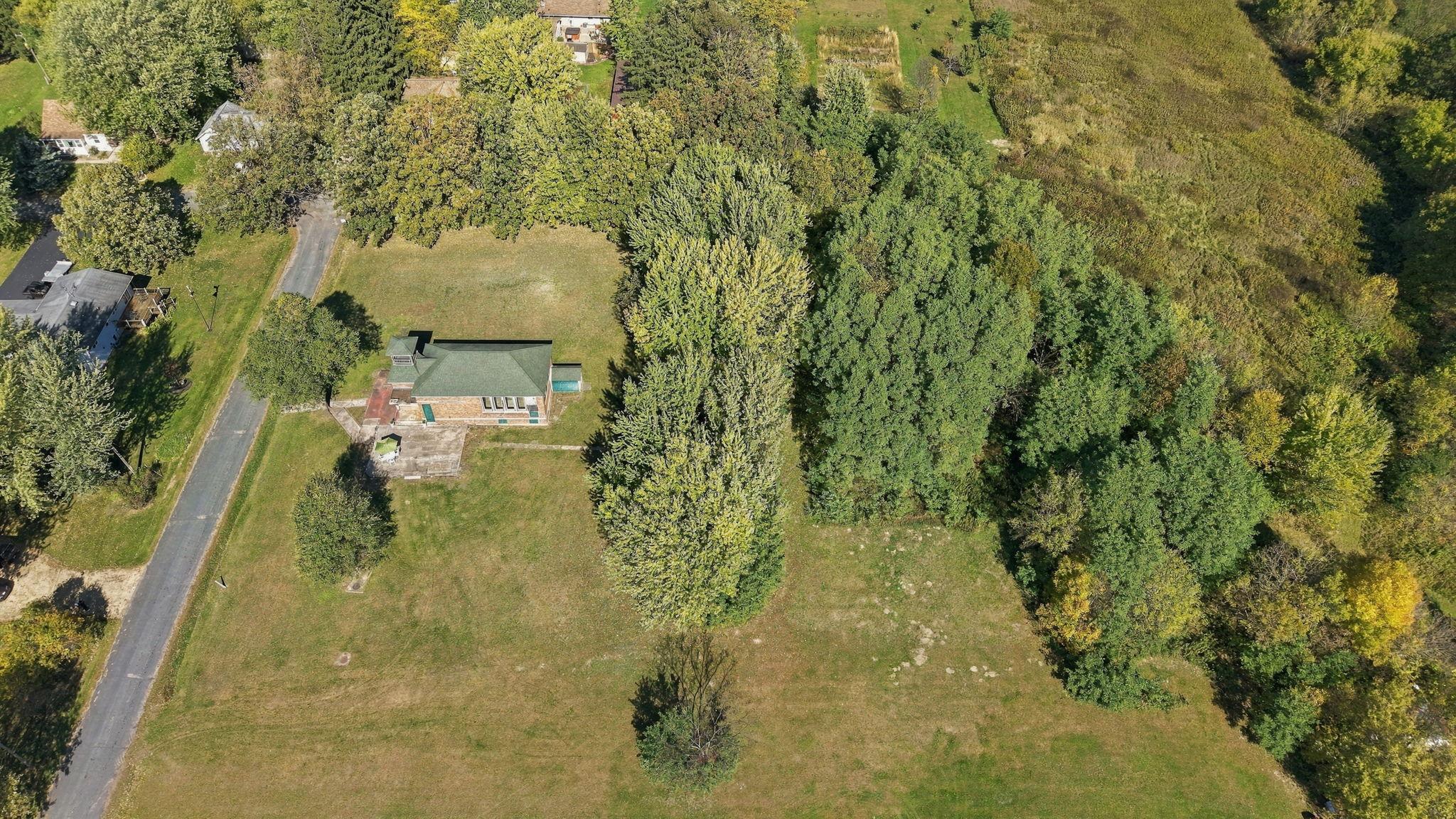 main property photo 28