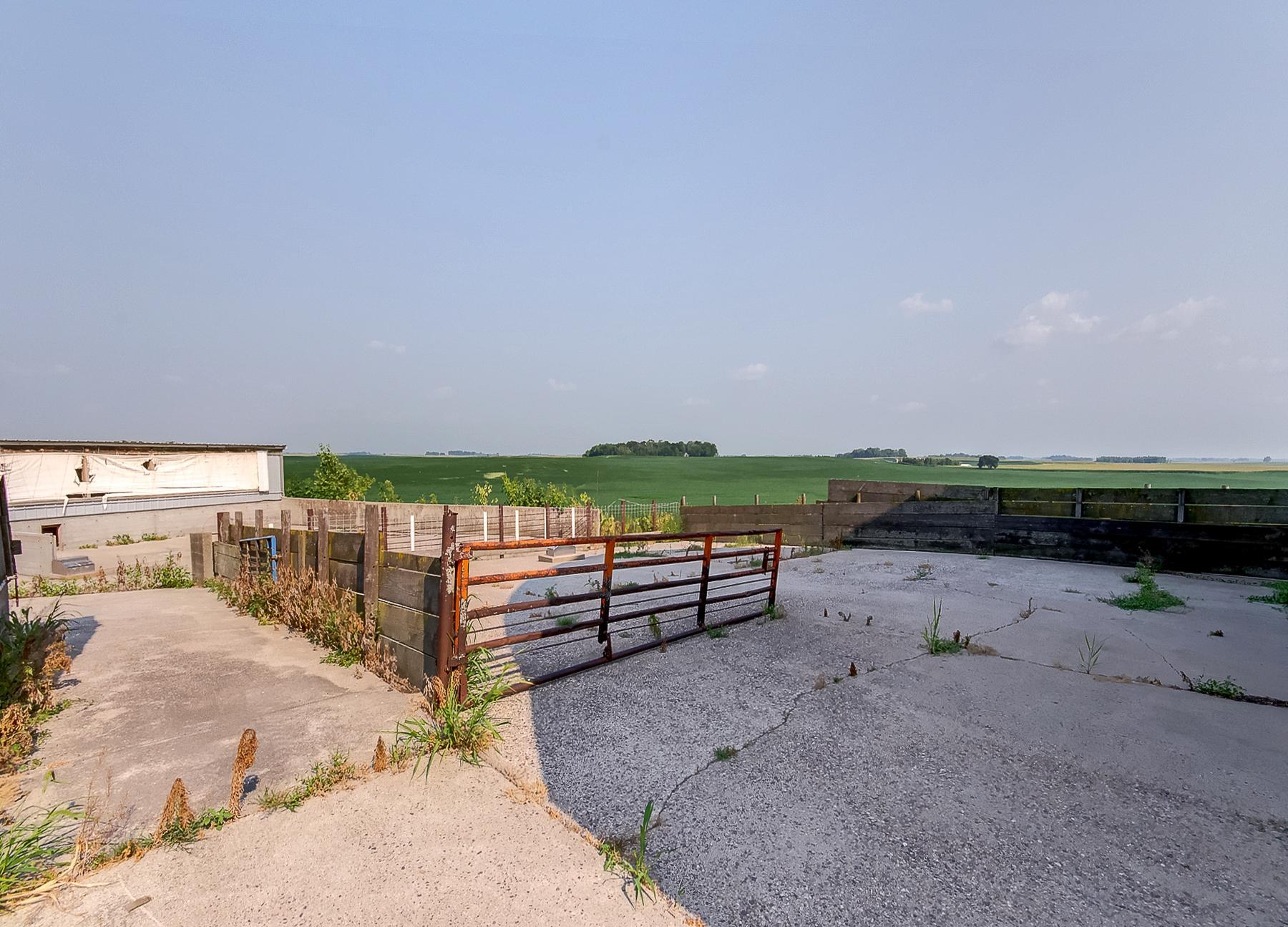 main property photo 40