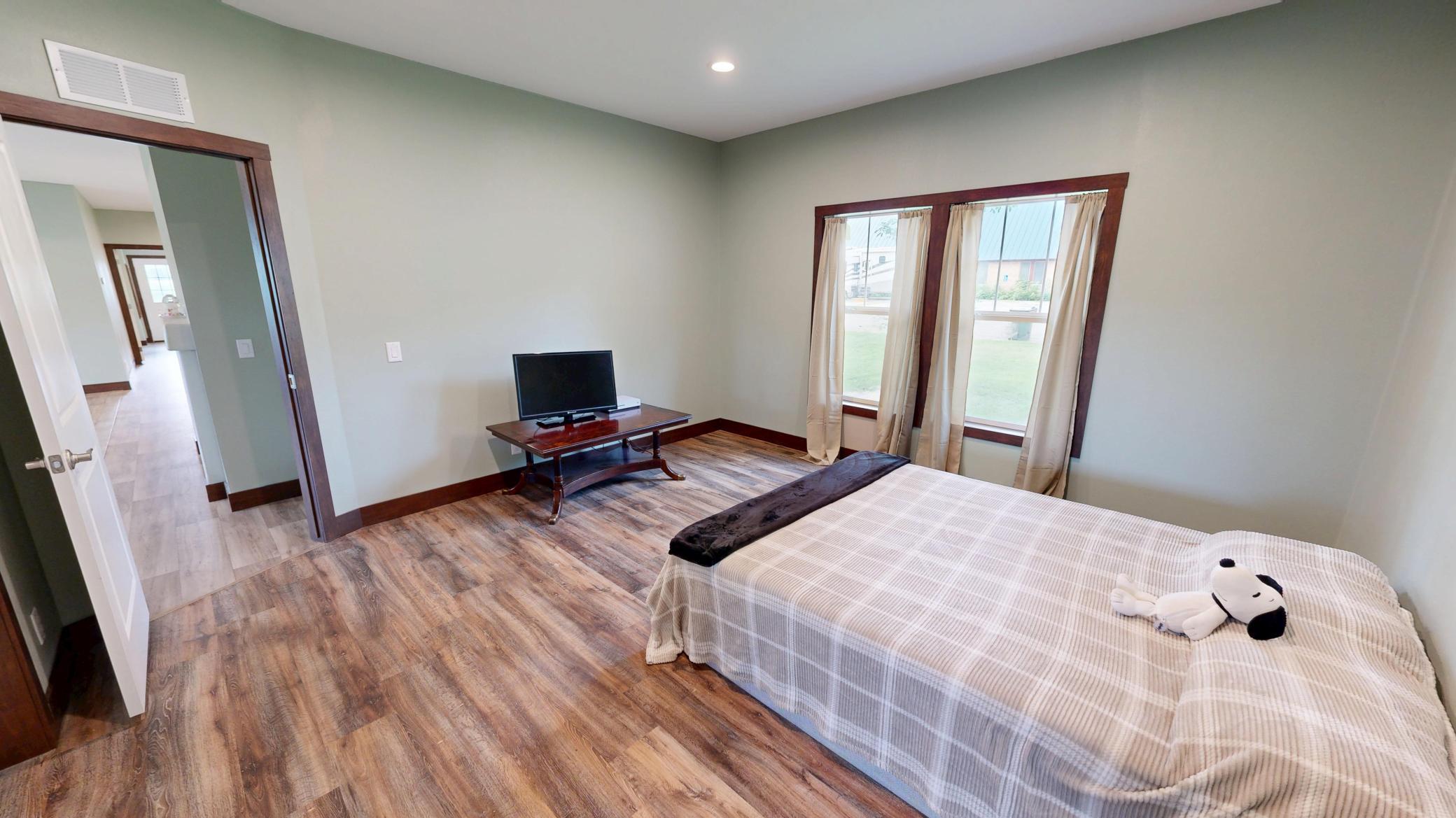 main property photo 18