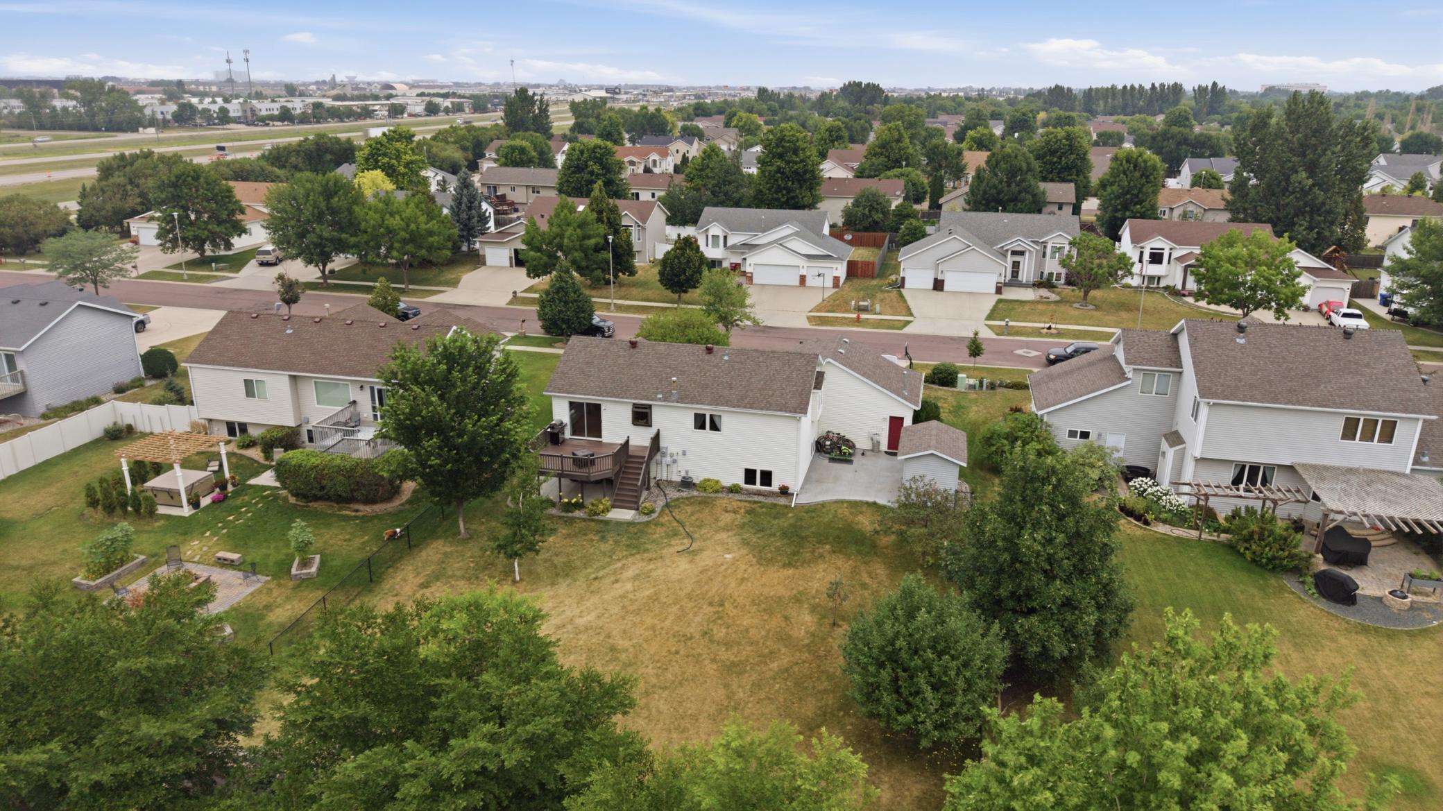 main property photo 28