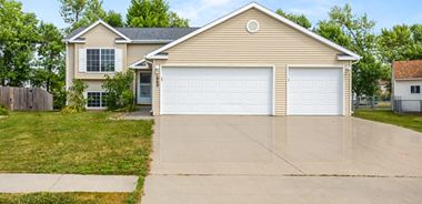 image of property with 6 Bed | 2 Bath | 2,464 Sqft