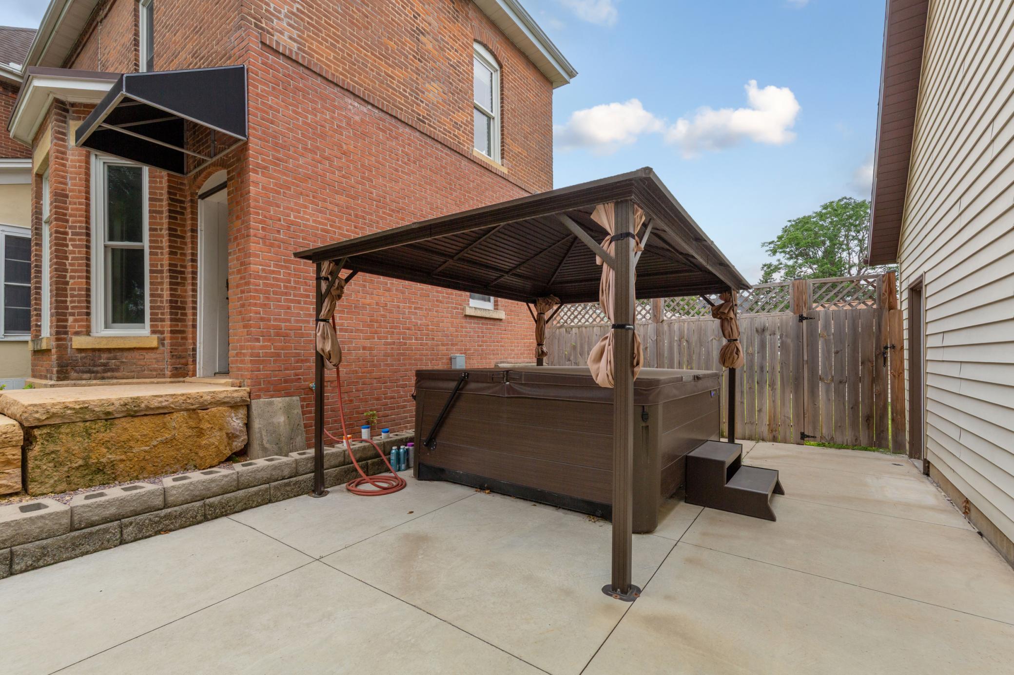 main property photo 5