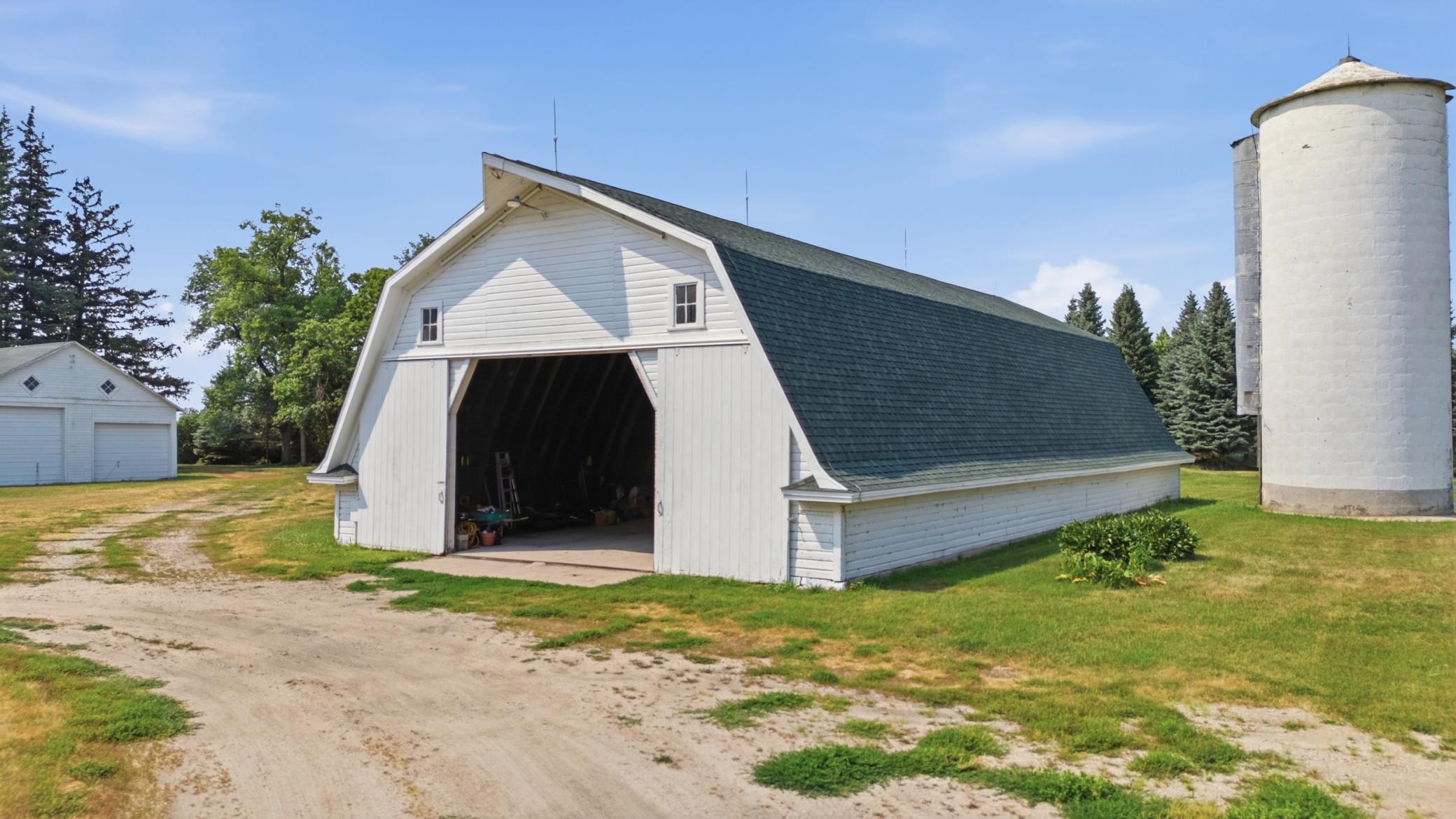 main property photo 25