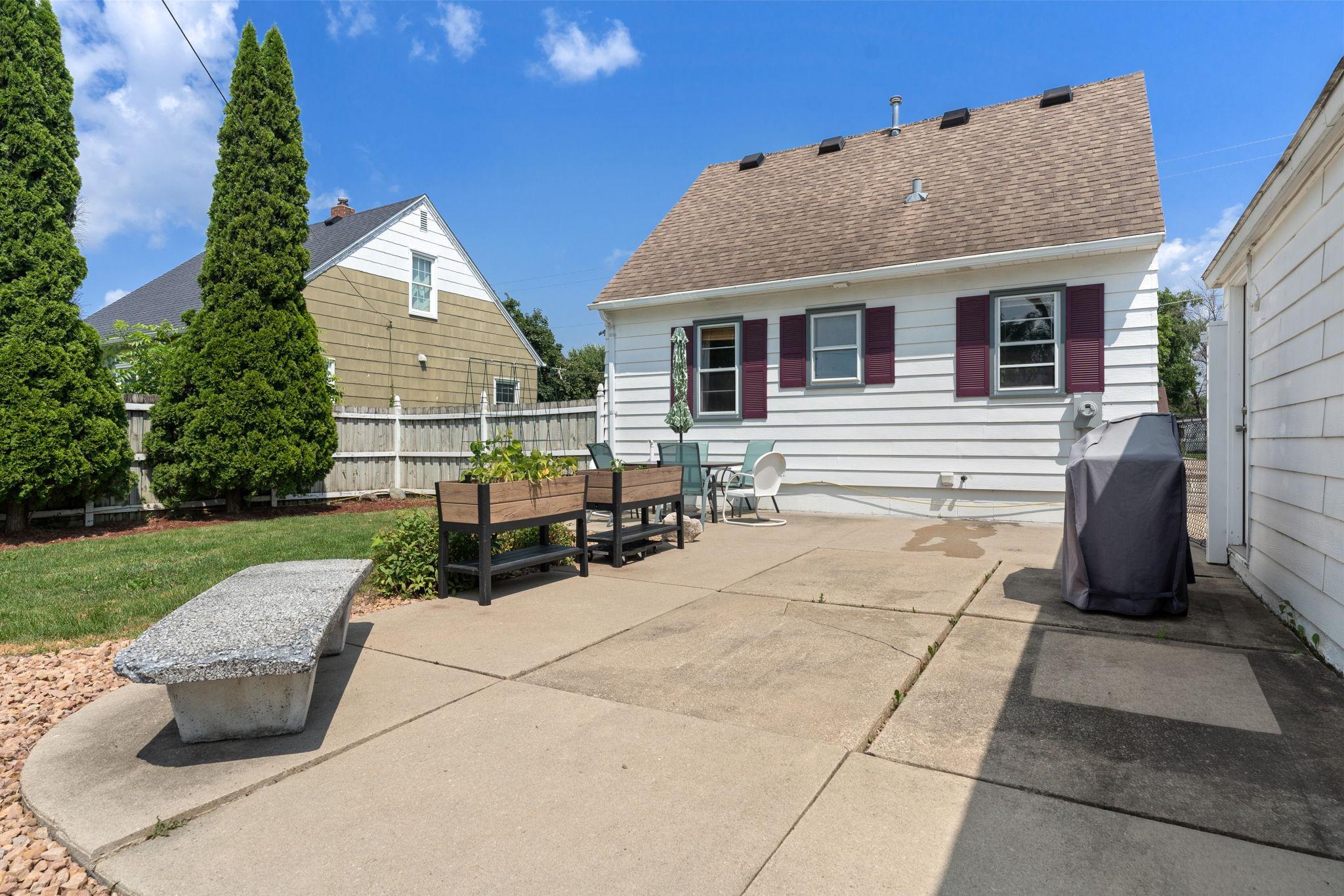 main property photo 30
