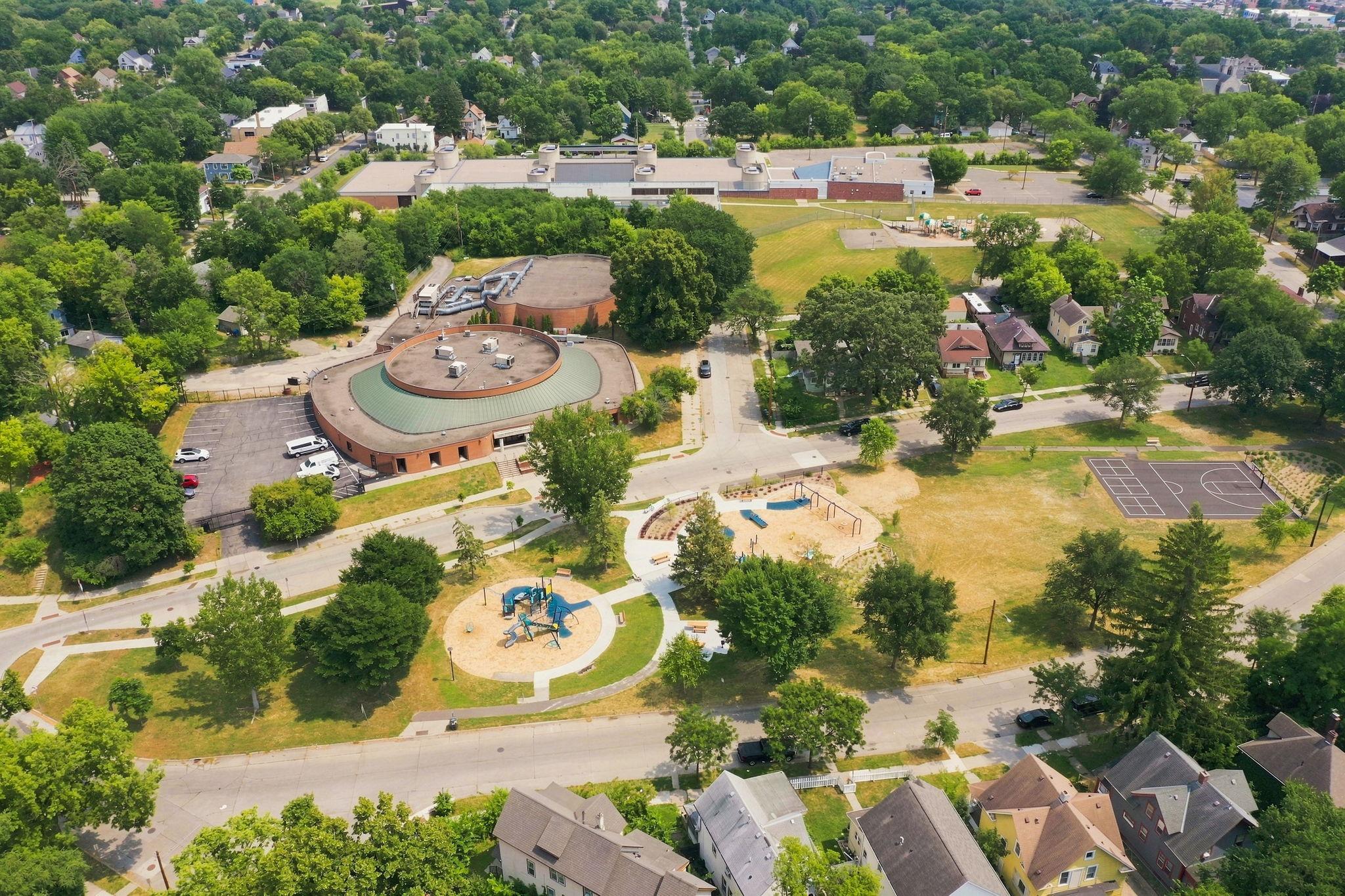 main property photo 32
