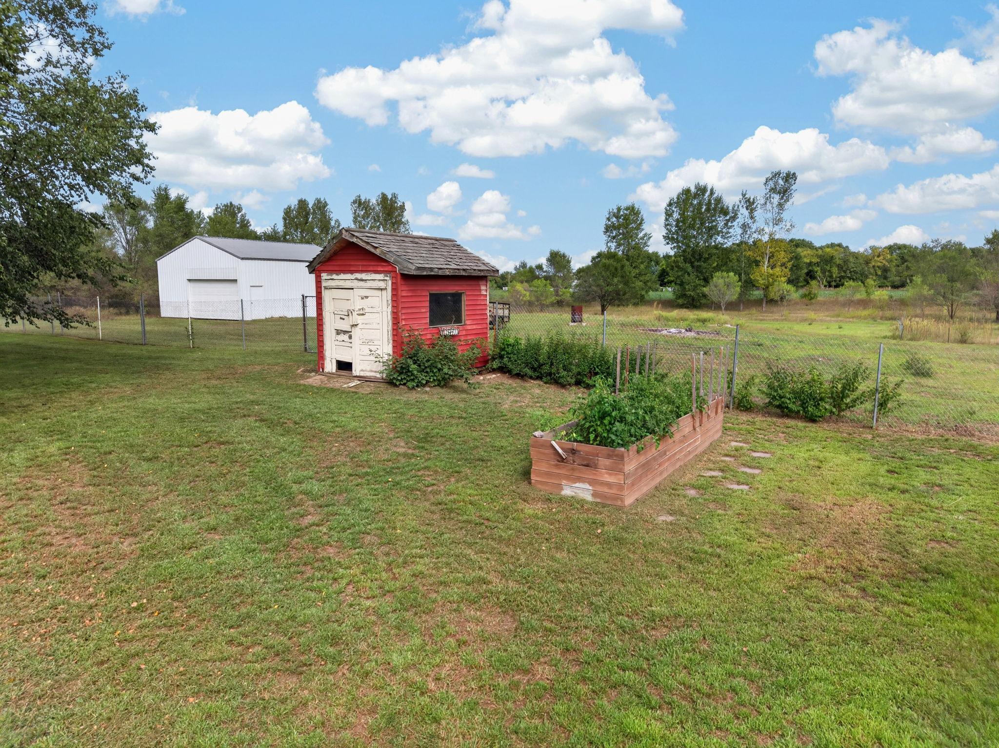 main property photo 41