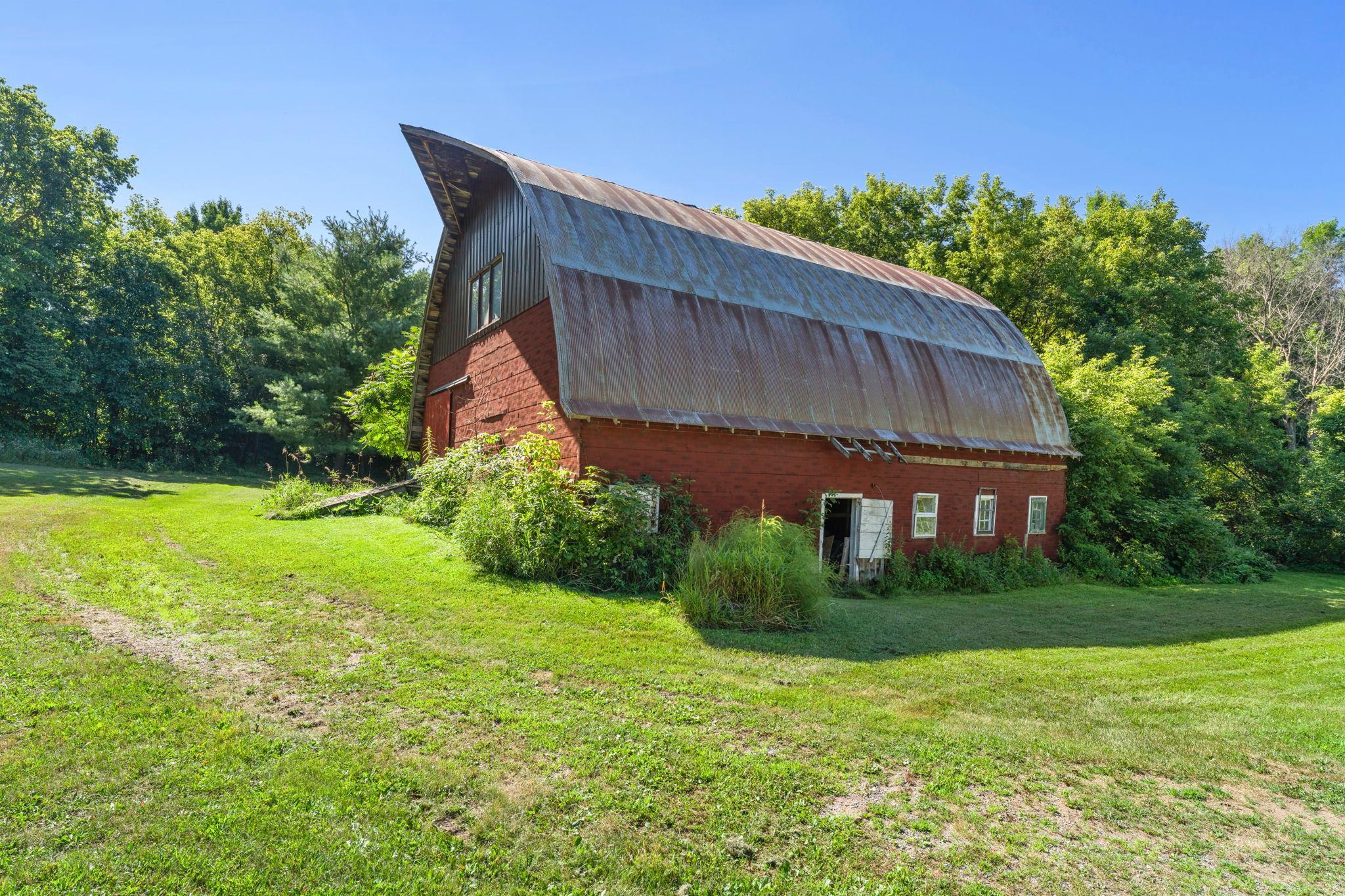 main property photo 3