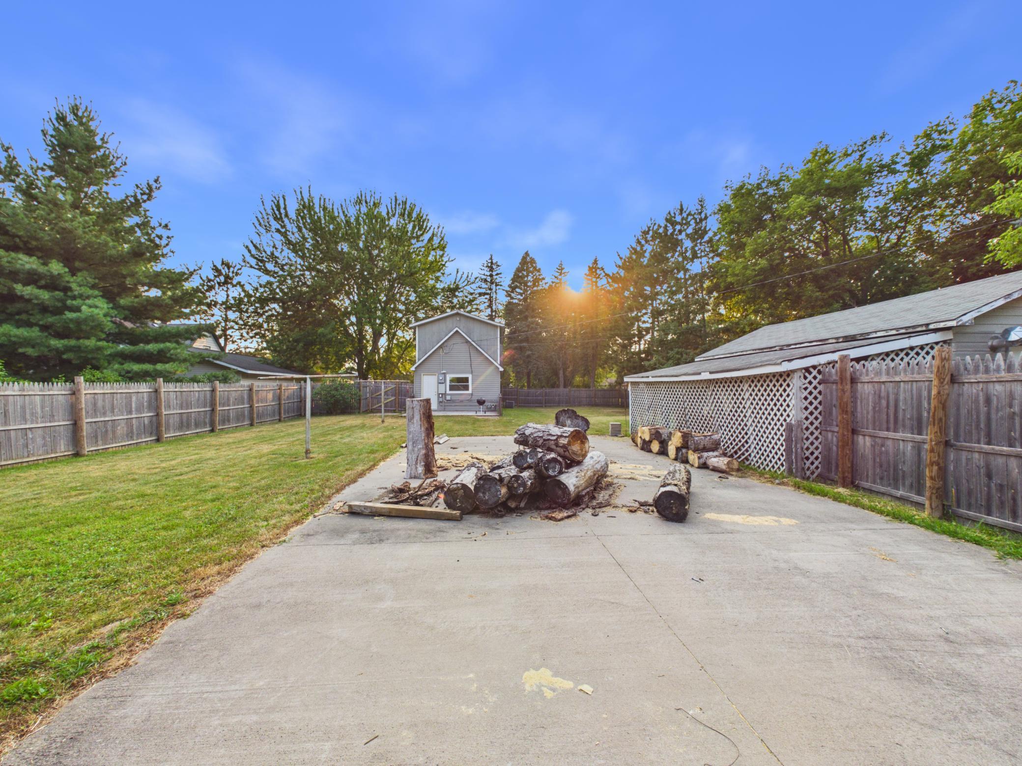 main property photo 23