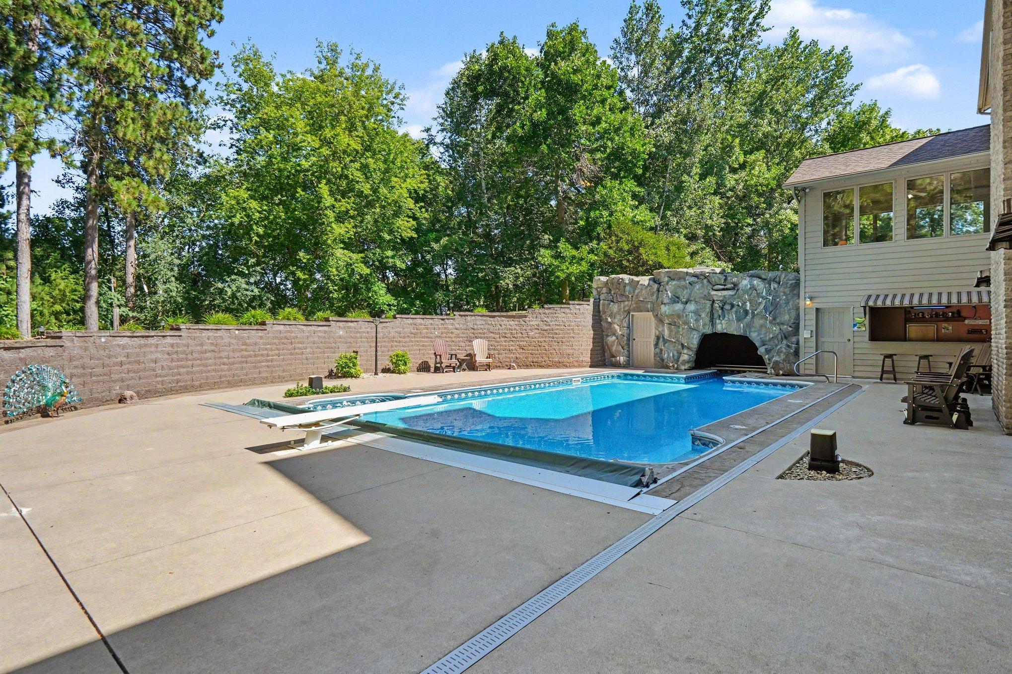 main property photo 50