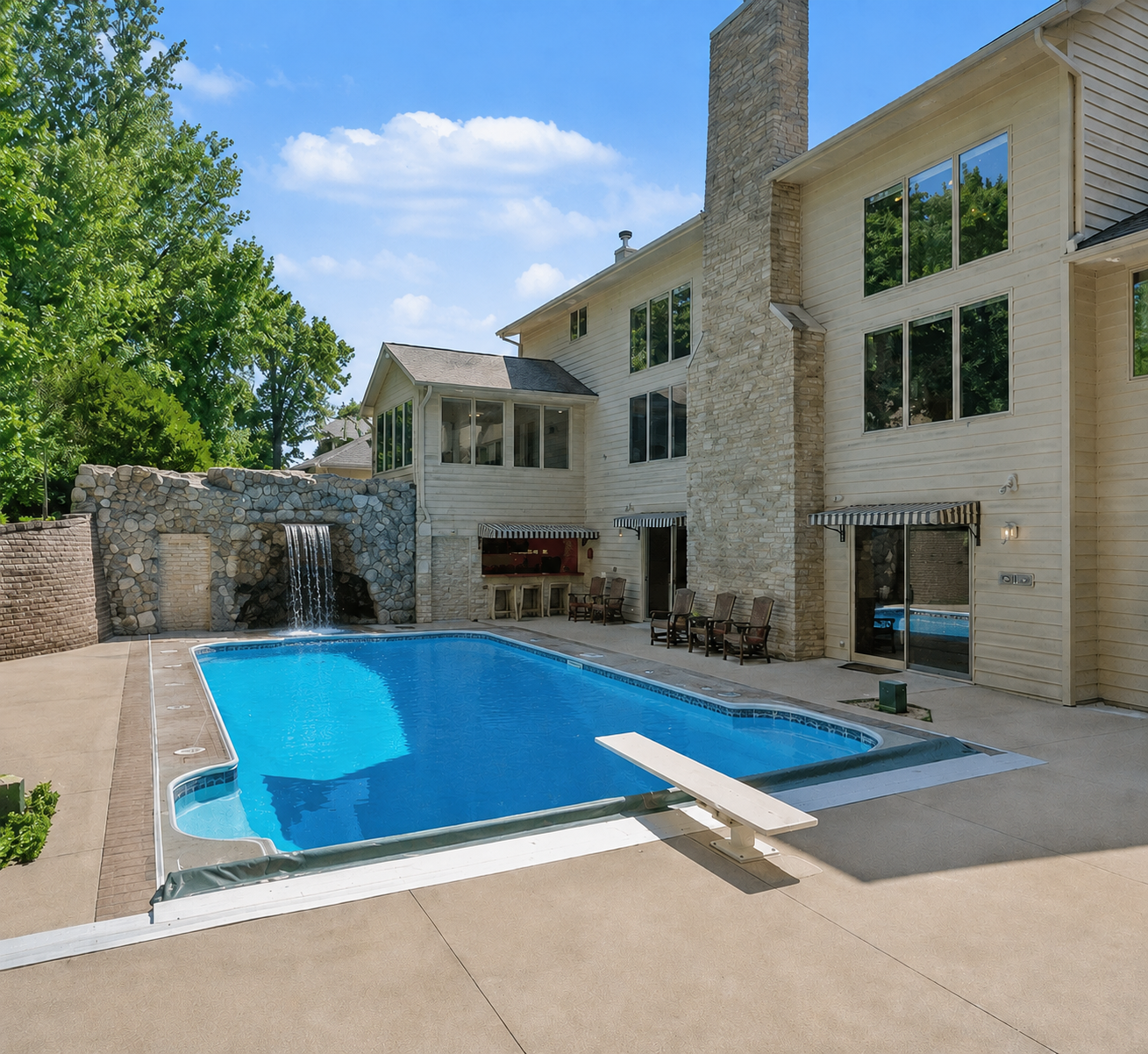 main property photo 8