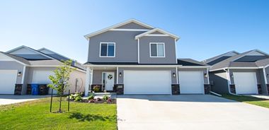 image of property with 4 Bed | 3 Bath | 2,374 Sqft