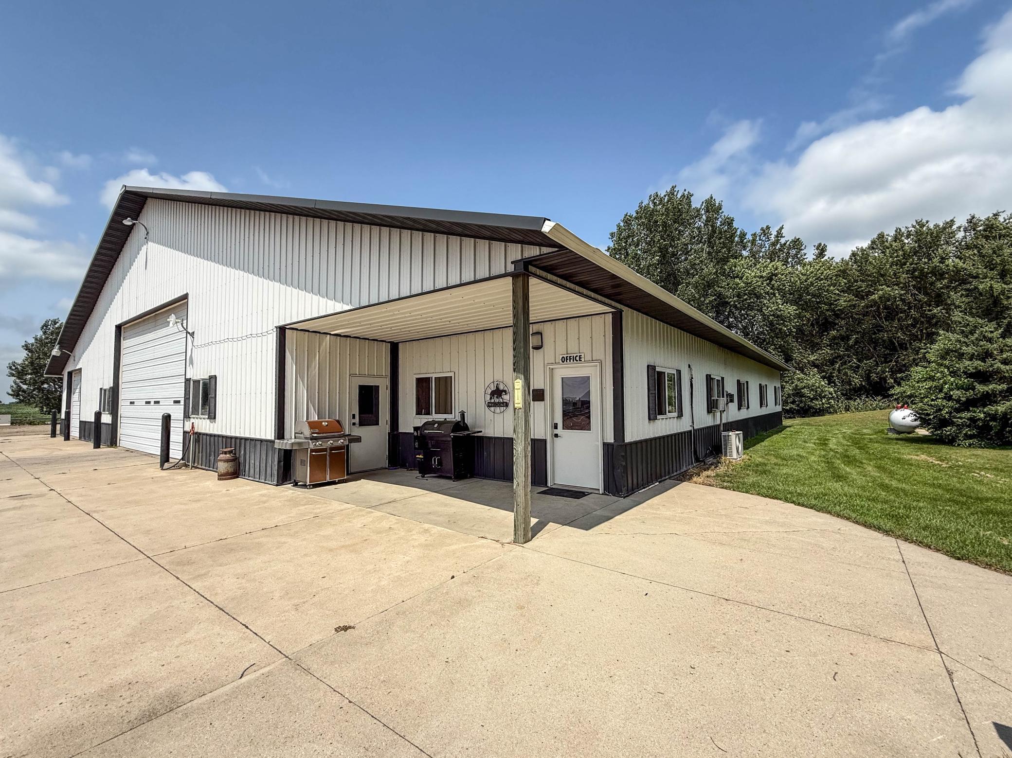 main property photo 8