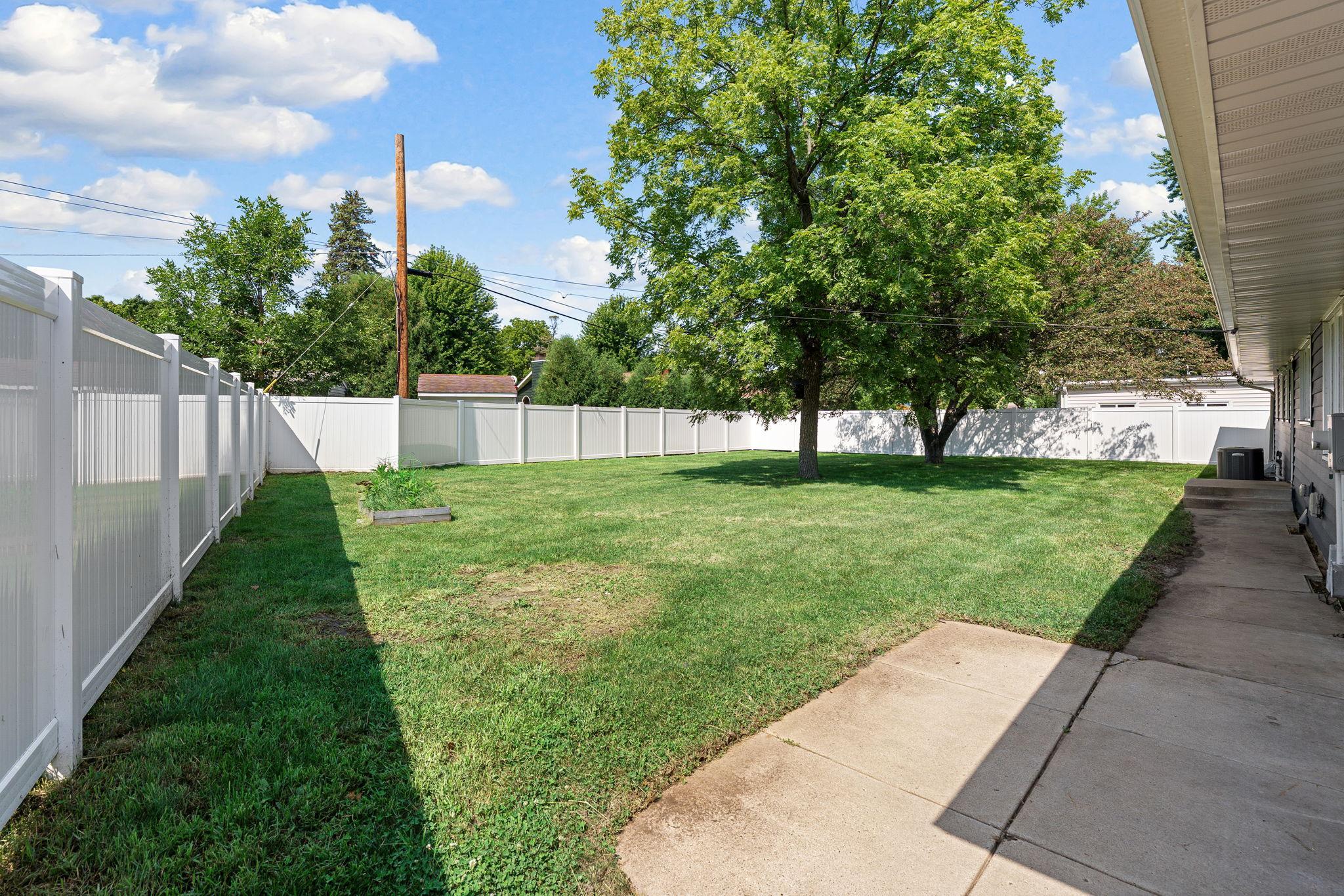 main property photo 20