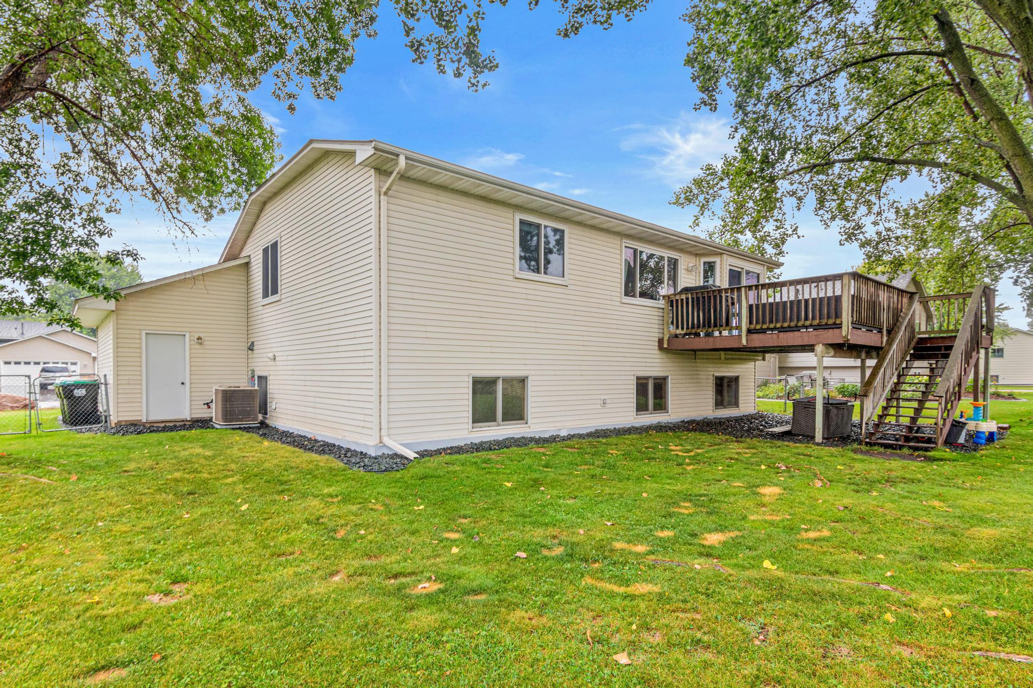 main property photo 28