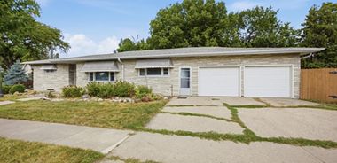 image of property with 4 Bed | 2 Bath | 2,814 Sqft