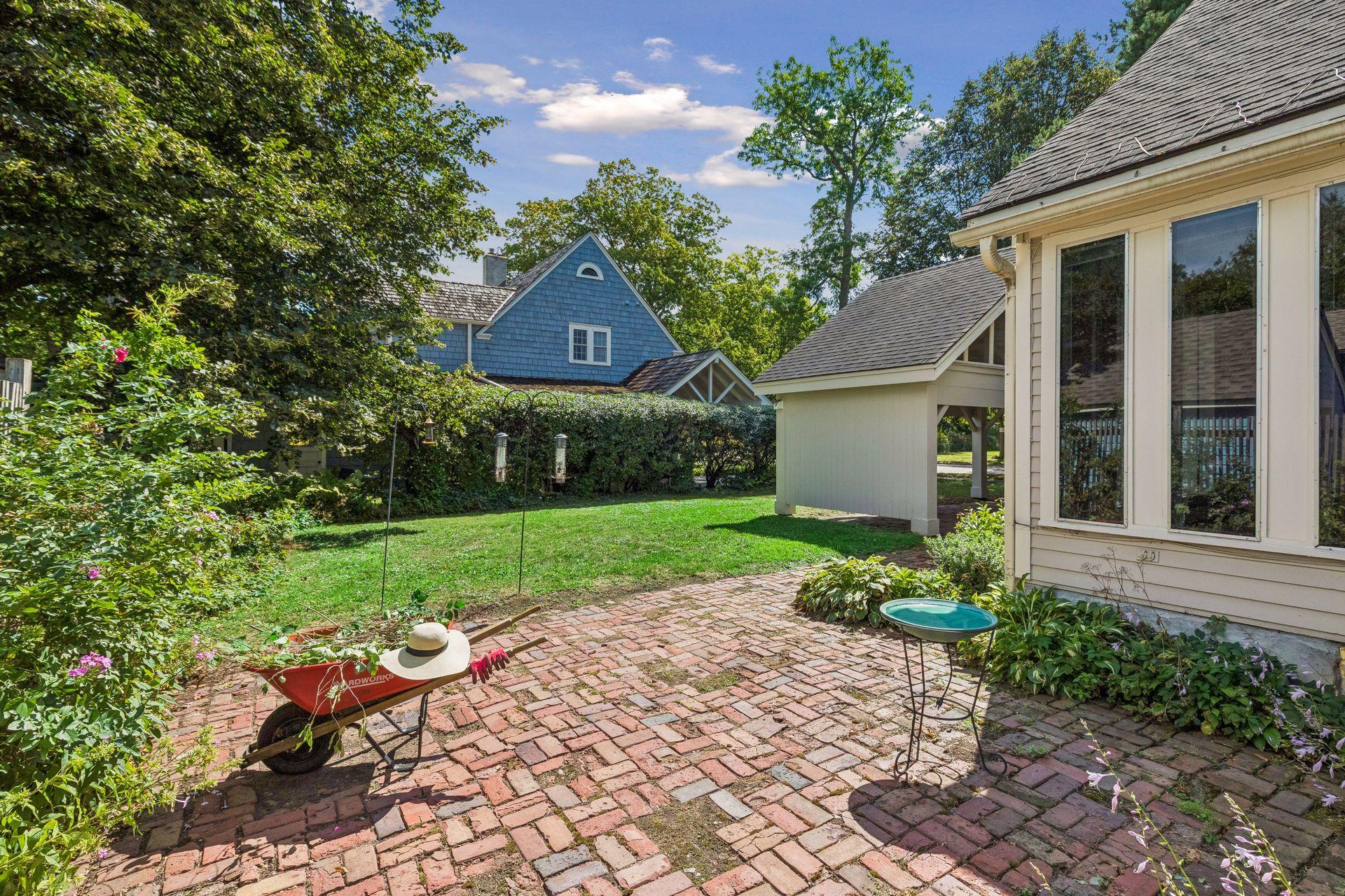 main property photo 45