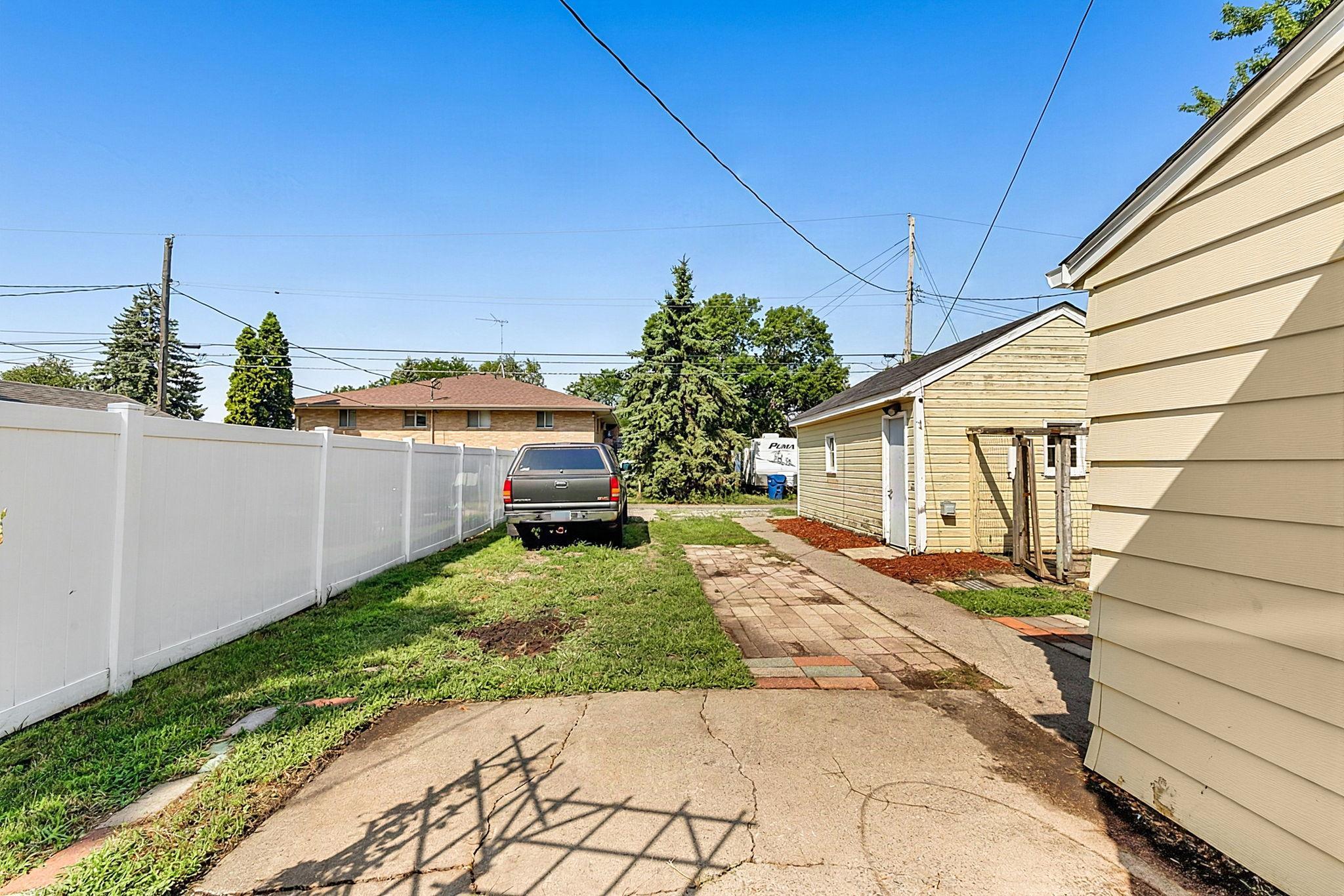 main property photo 18