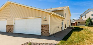 image of property with 3 Bed | 2 Bath | 1,672 Sqft