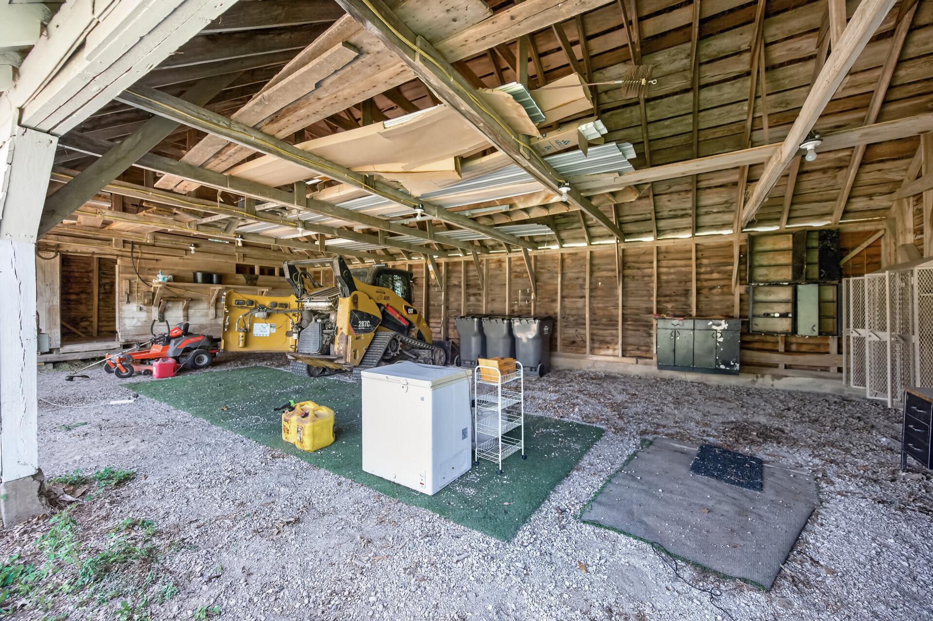 main property photo 30