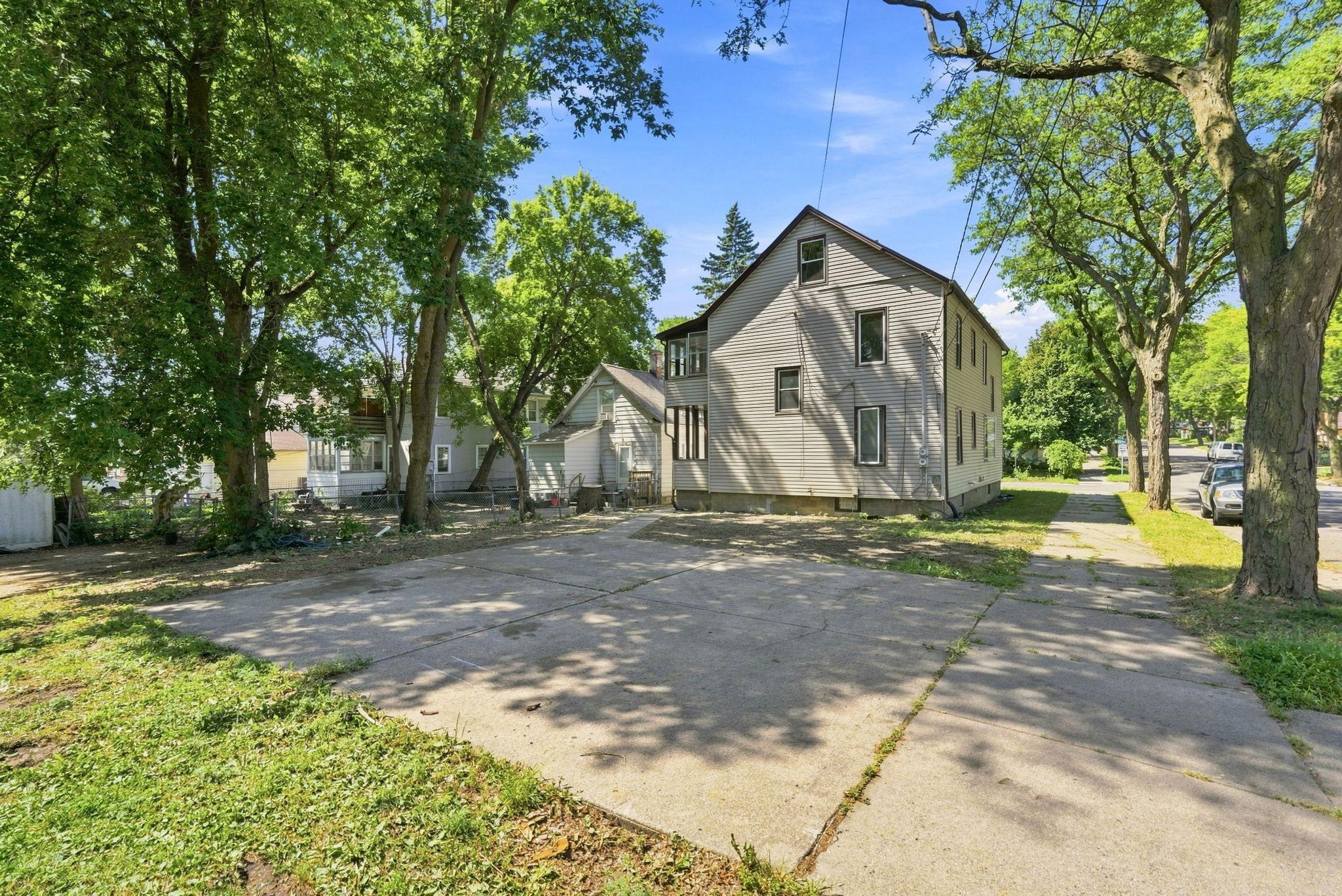 main property photo 28