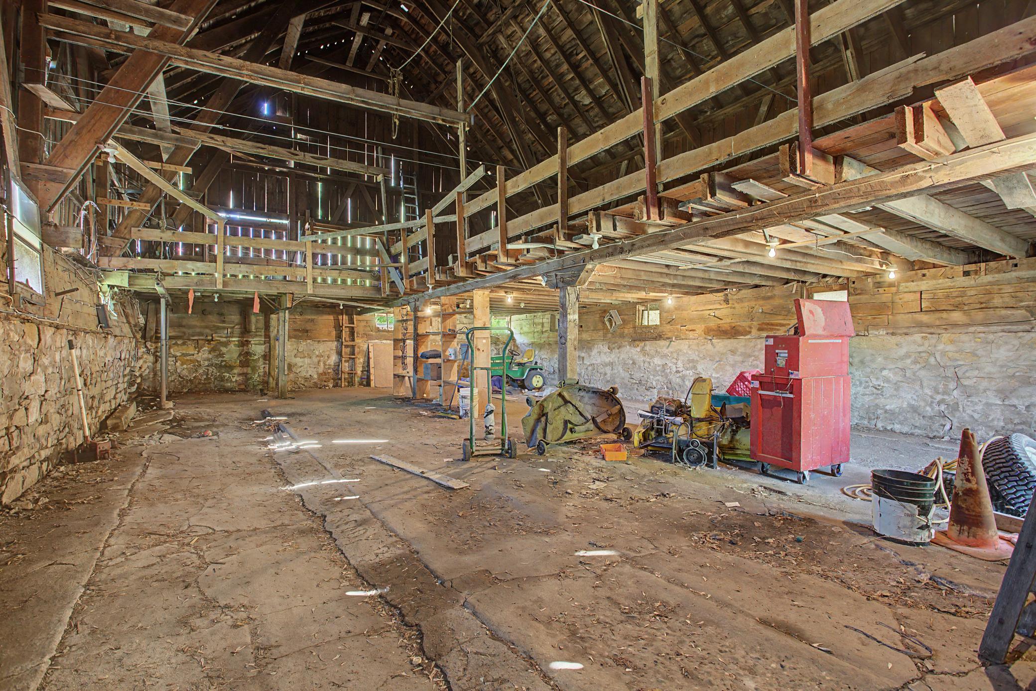main property photo 11