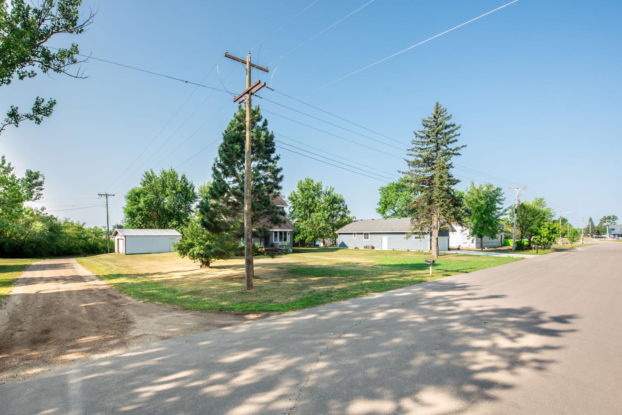 main property photo 28