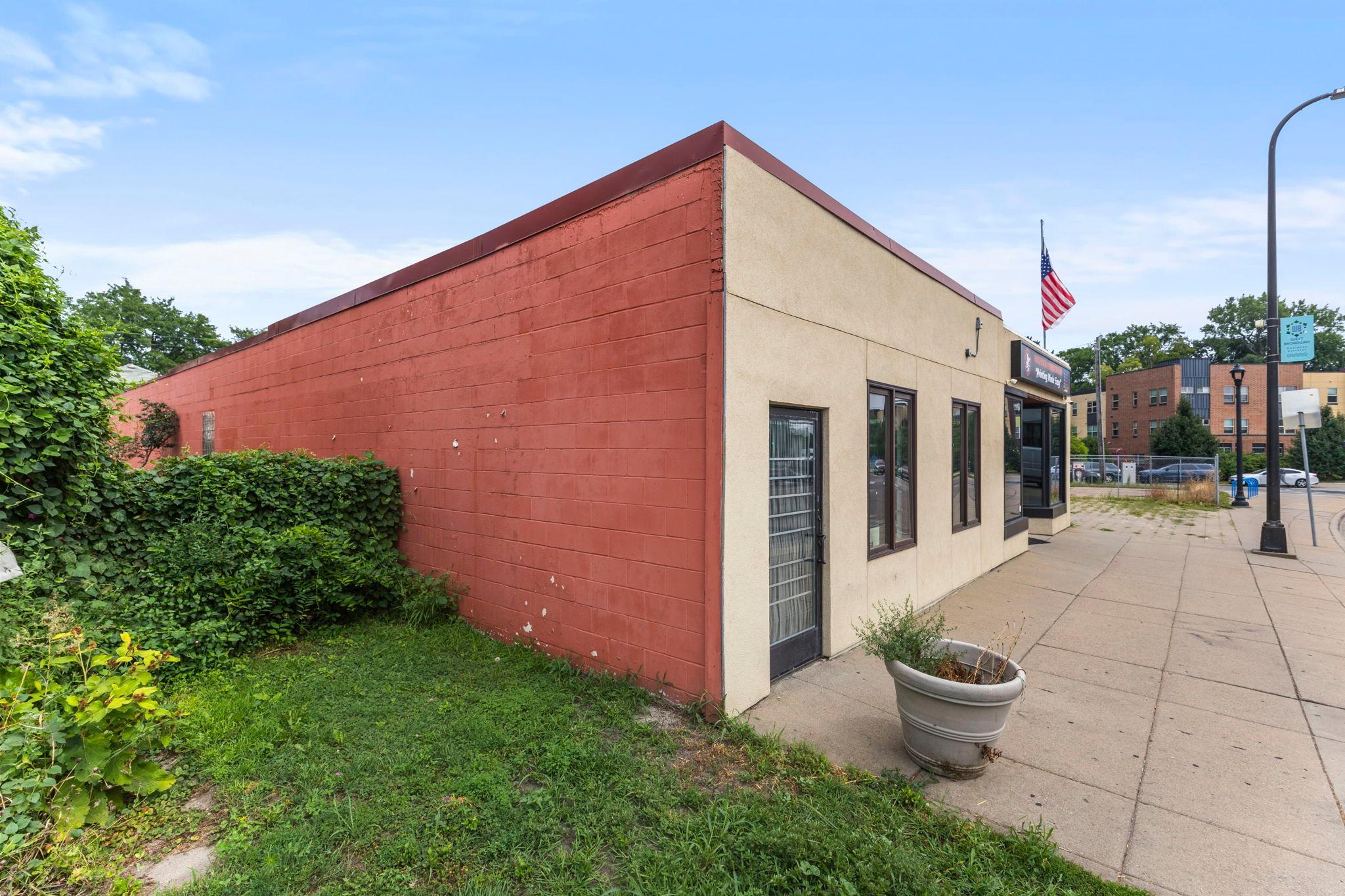 main property photo 37