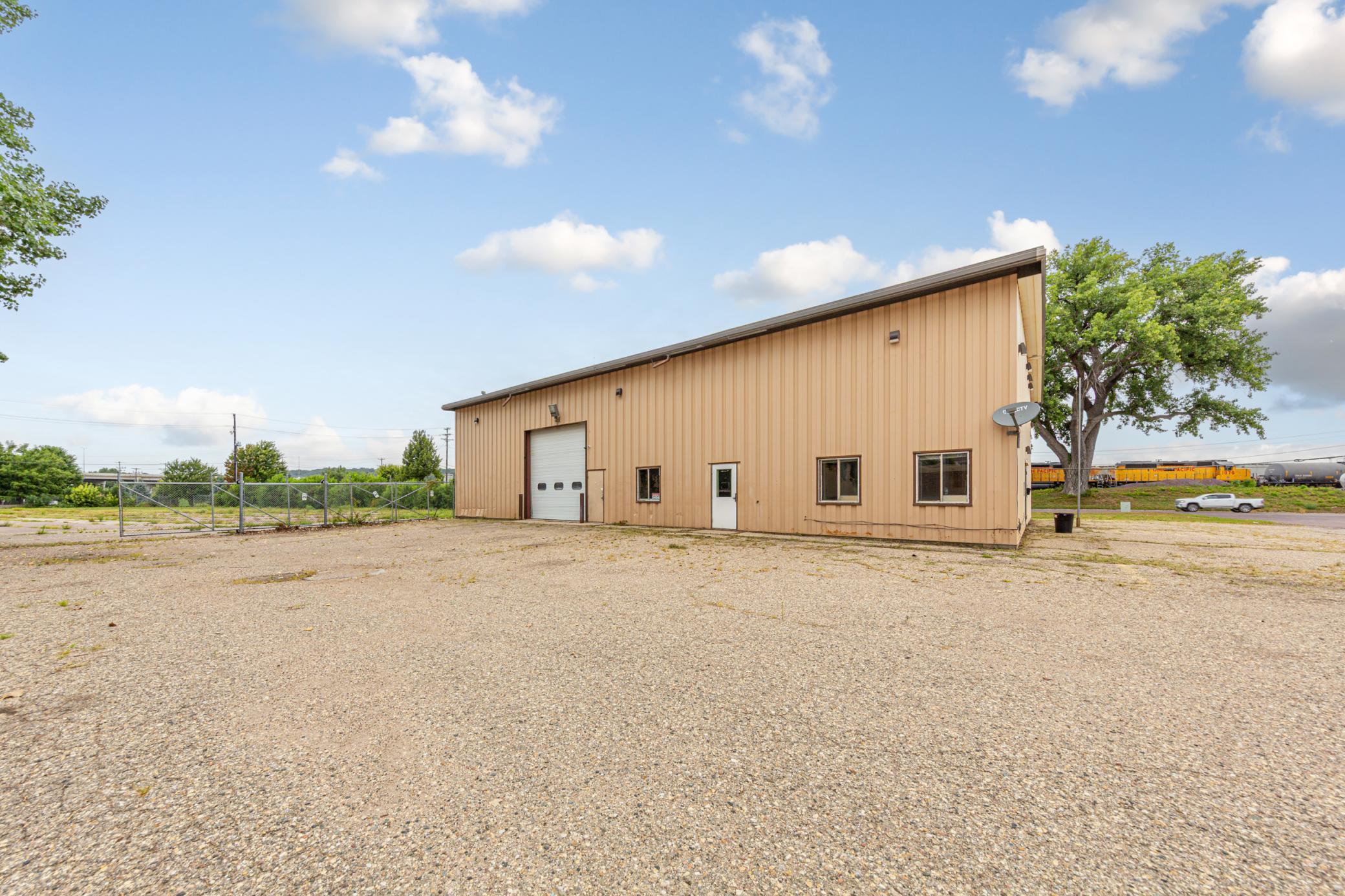 main property photo 3