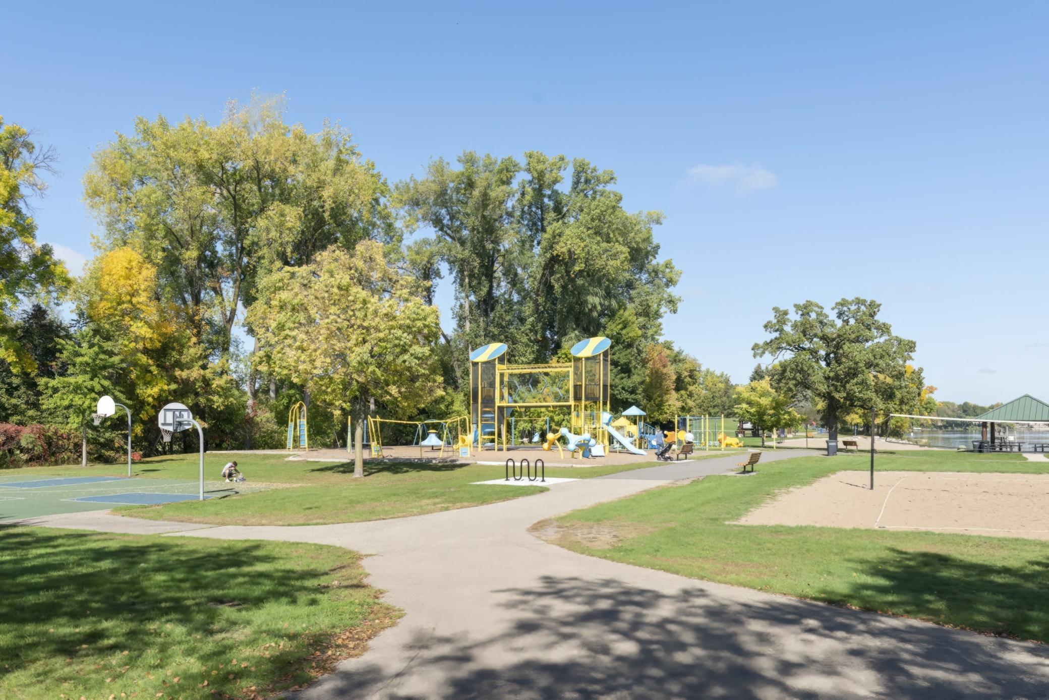 main property photo 40