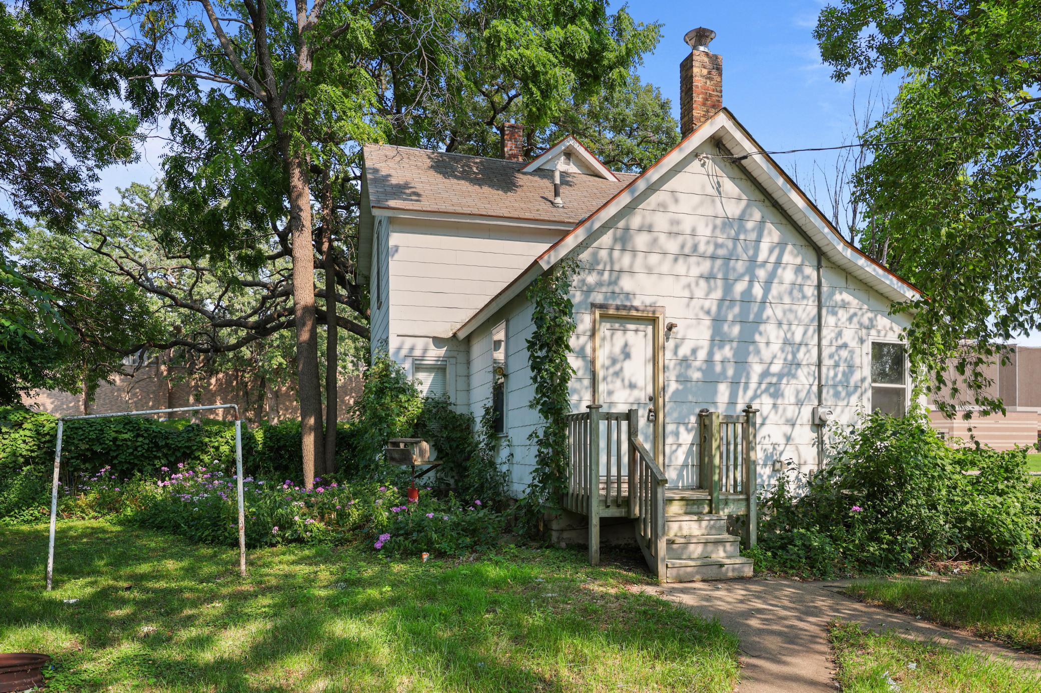 main property photo 6