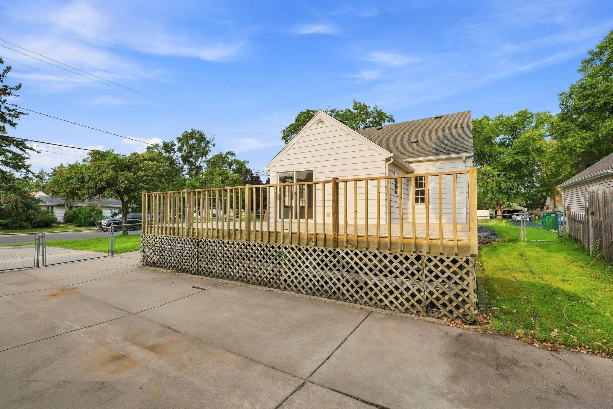 main property photo 30