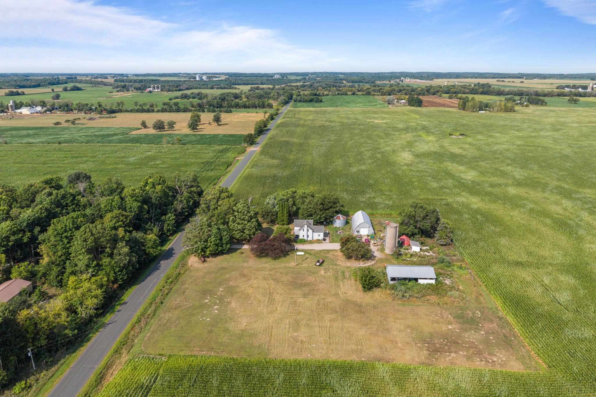 main property photo 28
