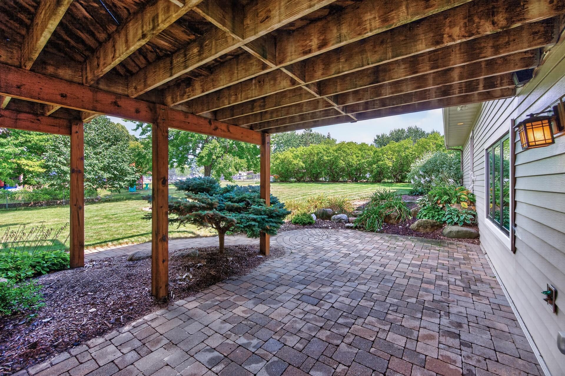 main property photo 28