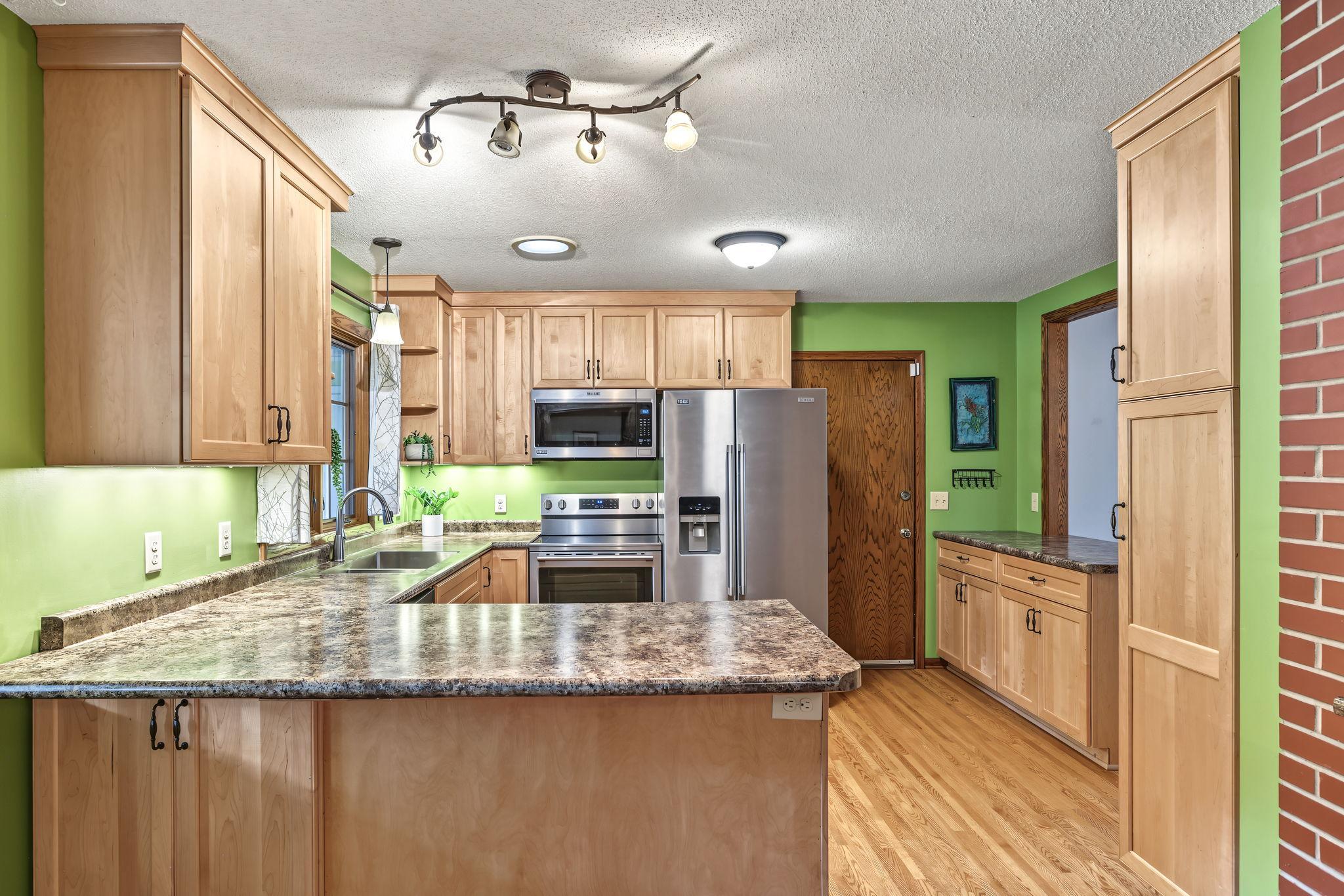 main property photo 13