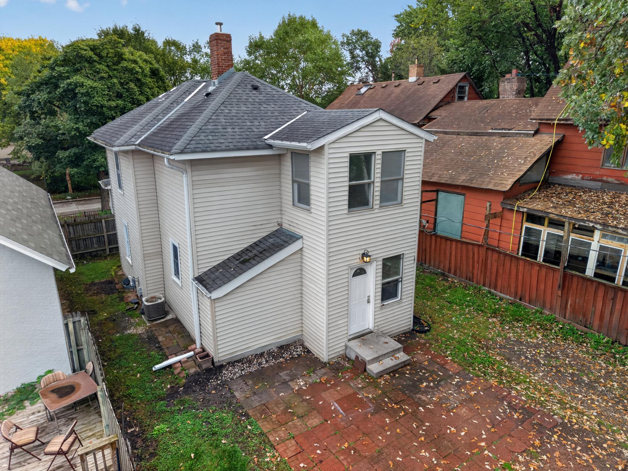main property photo 34