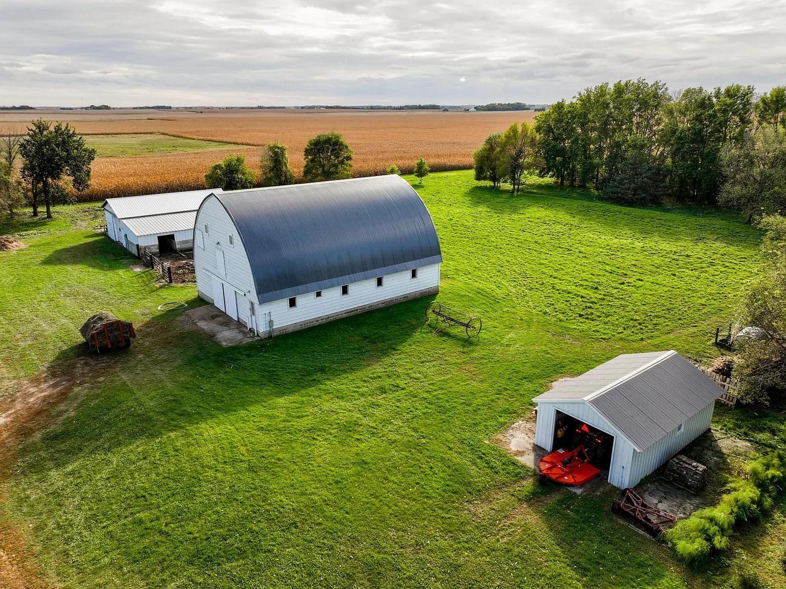 main property photo 41