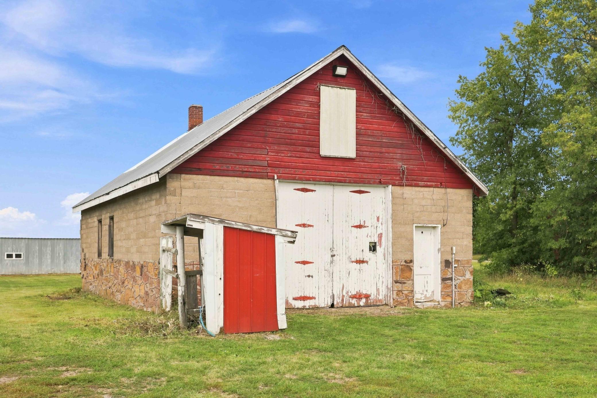 main property photo 28
