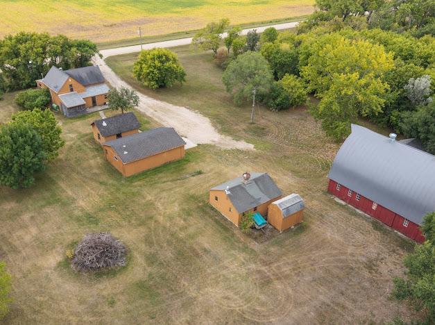 main property photo 39