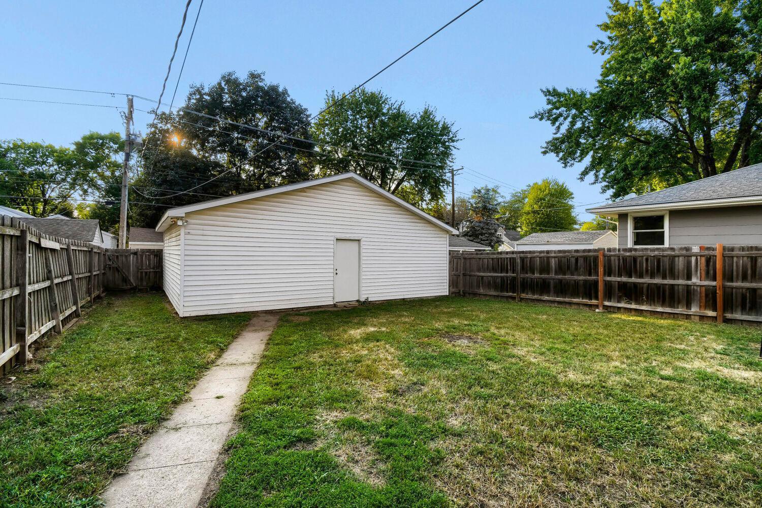main property photo 23