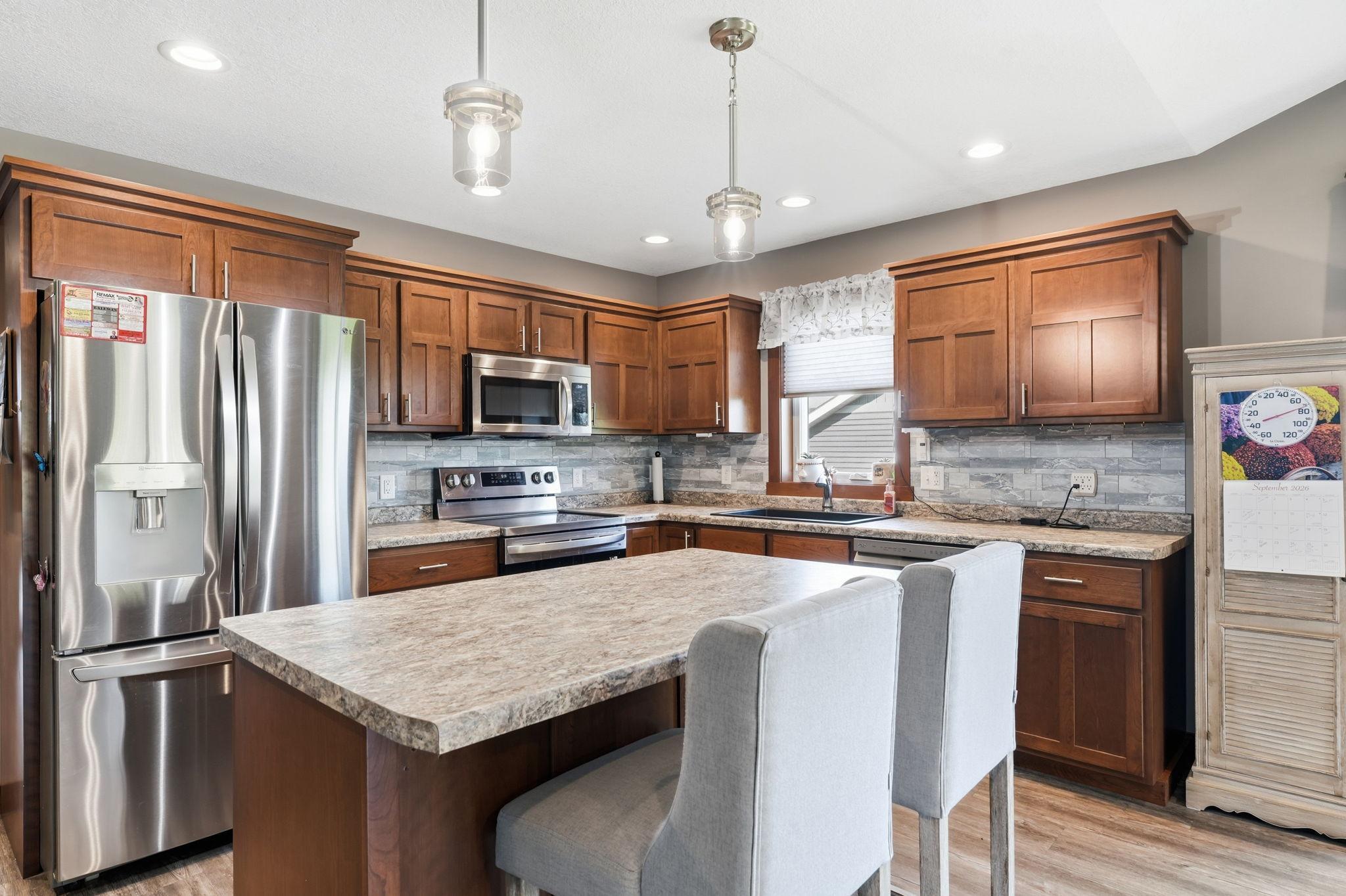 main property photo 9