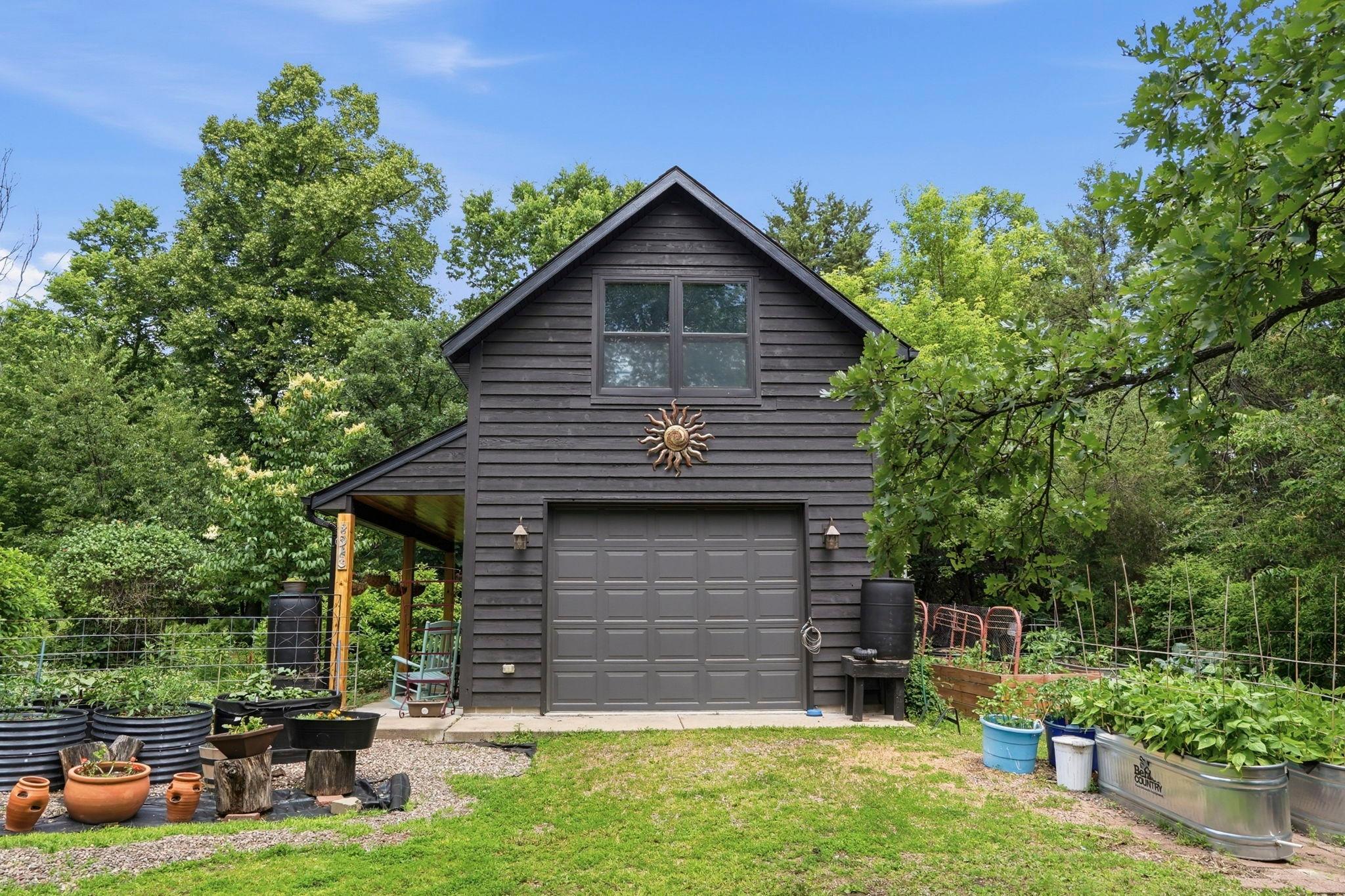 main property photo 78